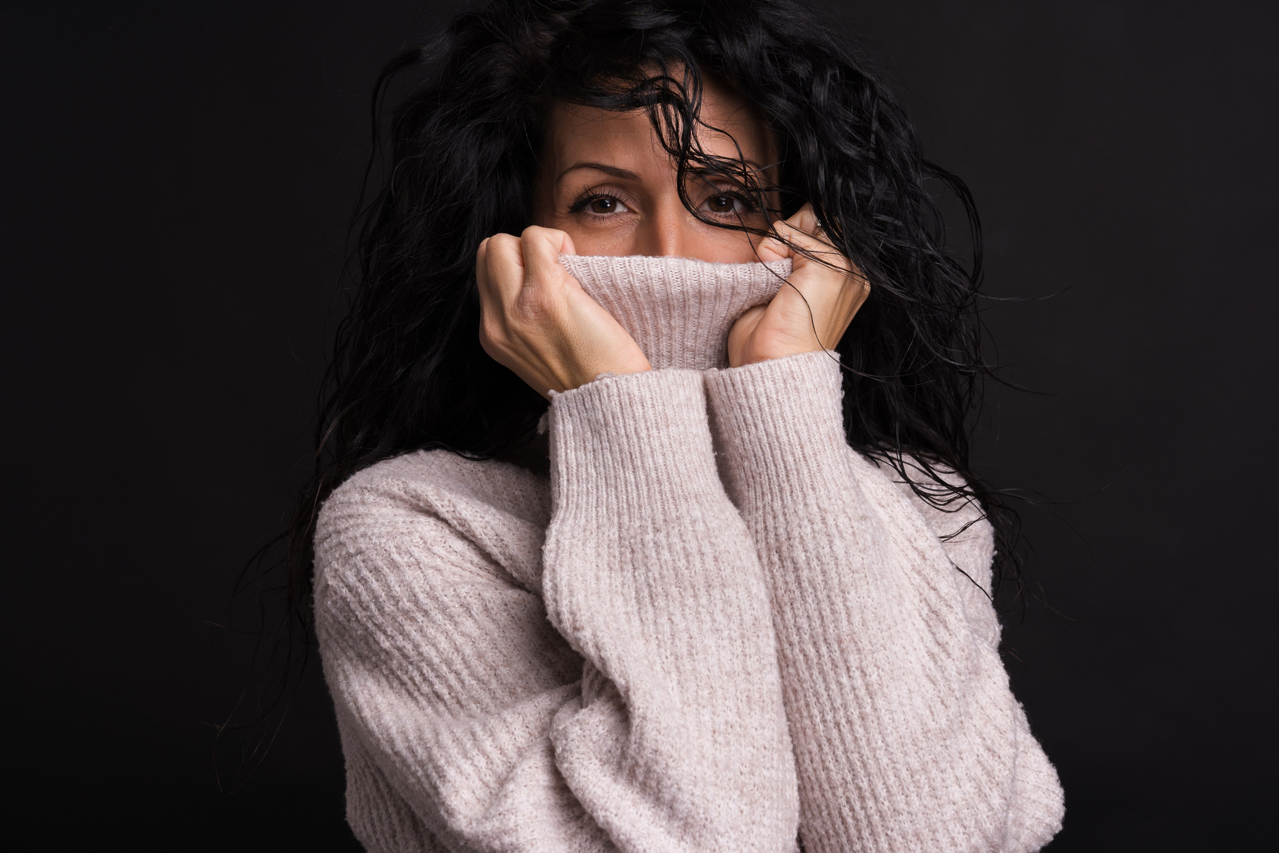 Ritratti Artistici | Esplorazione di Espressioni e Identità. Fotografa maternity, family e business a Pomezia e Roma – Simona Henkel