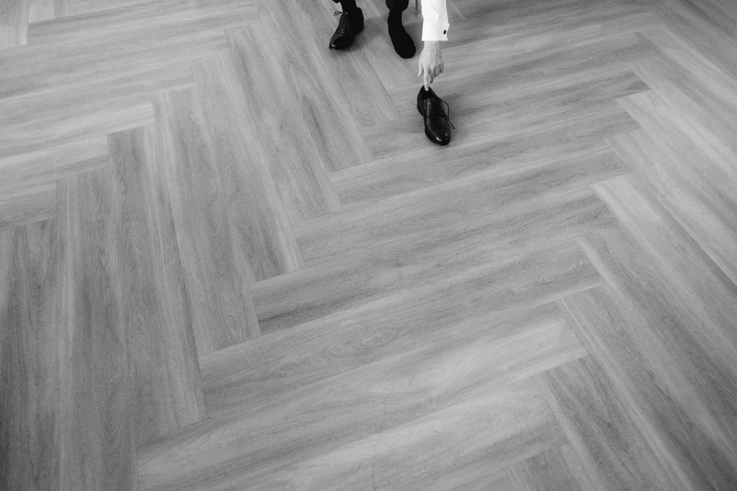 Fotografie de nuntă documentară și cinematică, amintiri atemporale, film photography și digital, disponibil peste hotare.