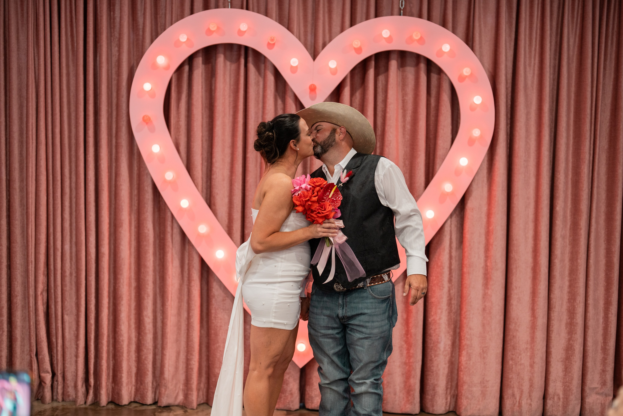 Jaye&Richie. Wedding & elopement photographer Viktoriya Kravtsov. Las Vegas