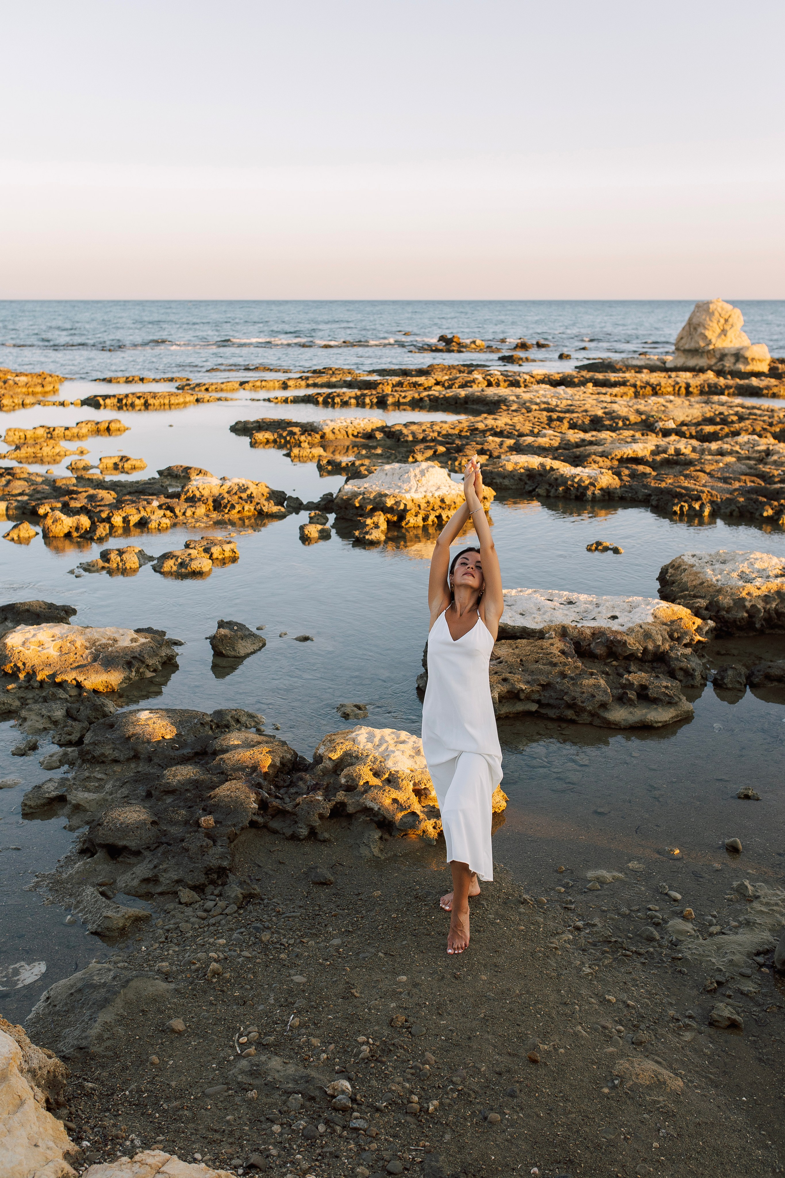 Aesthetic Couple Photoshoot Side Beach | Sunset Vibes. Professional Photographer in Alanya, Side, Belek, Antalya. Turkiye