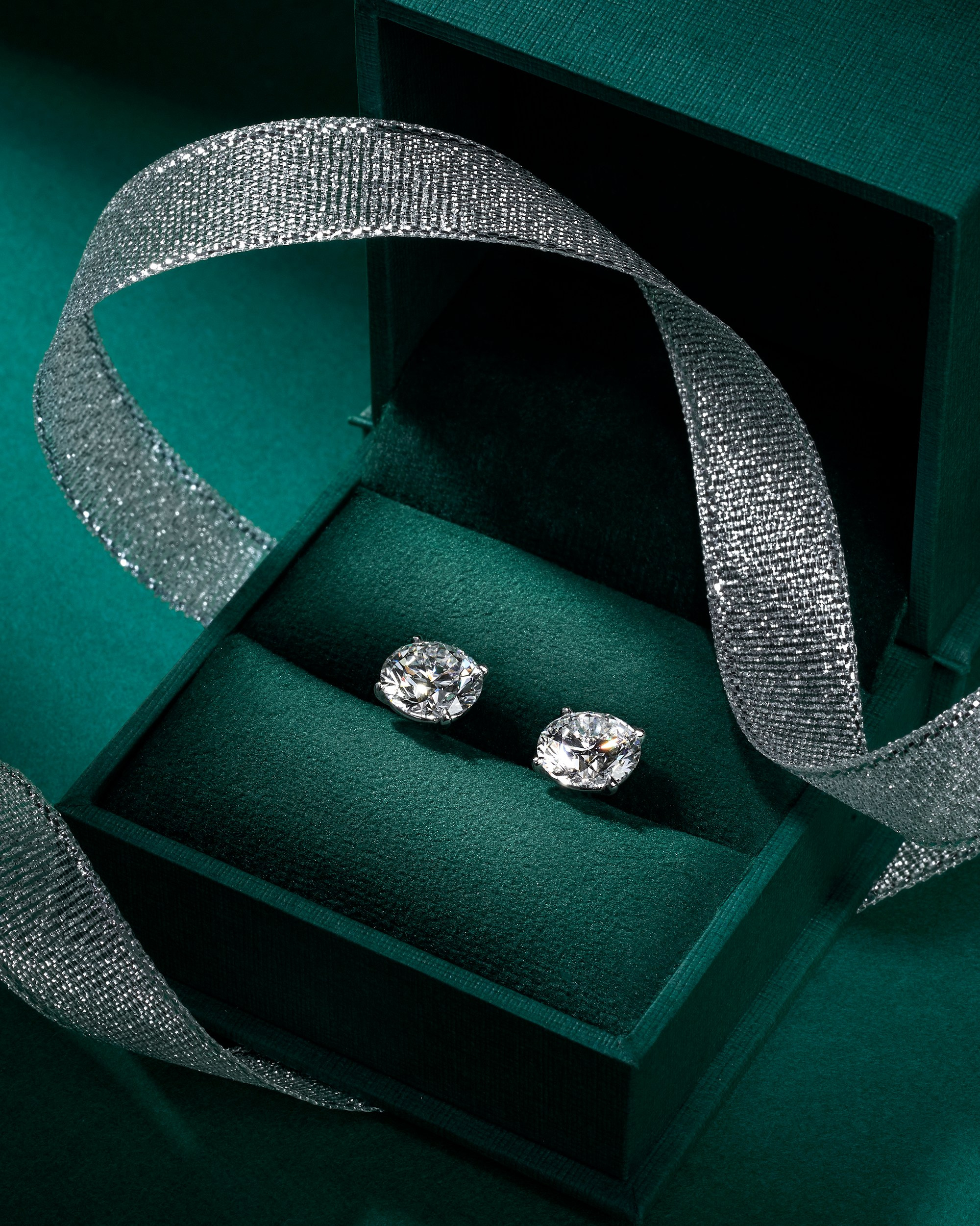 JEWELLERY. Fashion and advertising photographer Alina Mikhalkovich Dubai