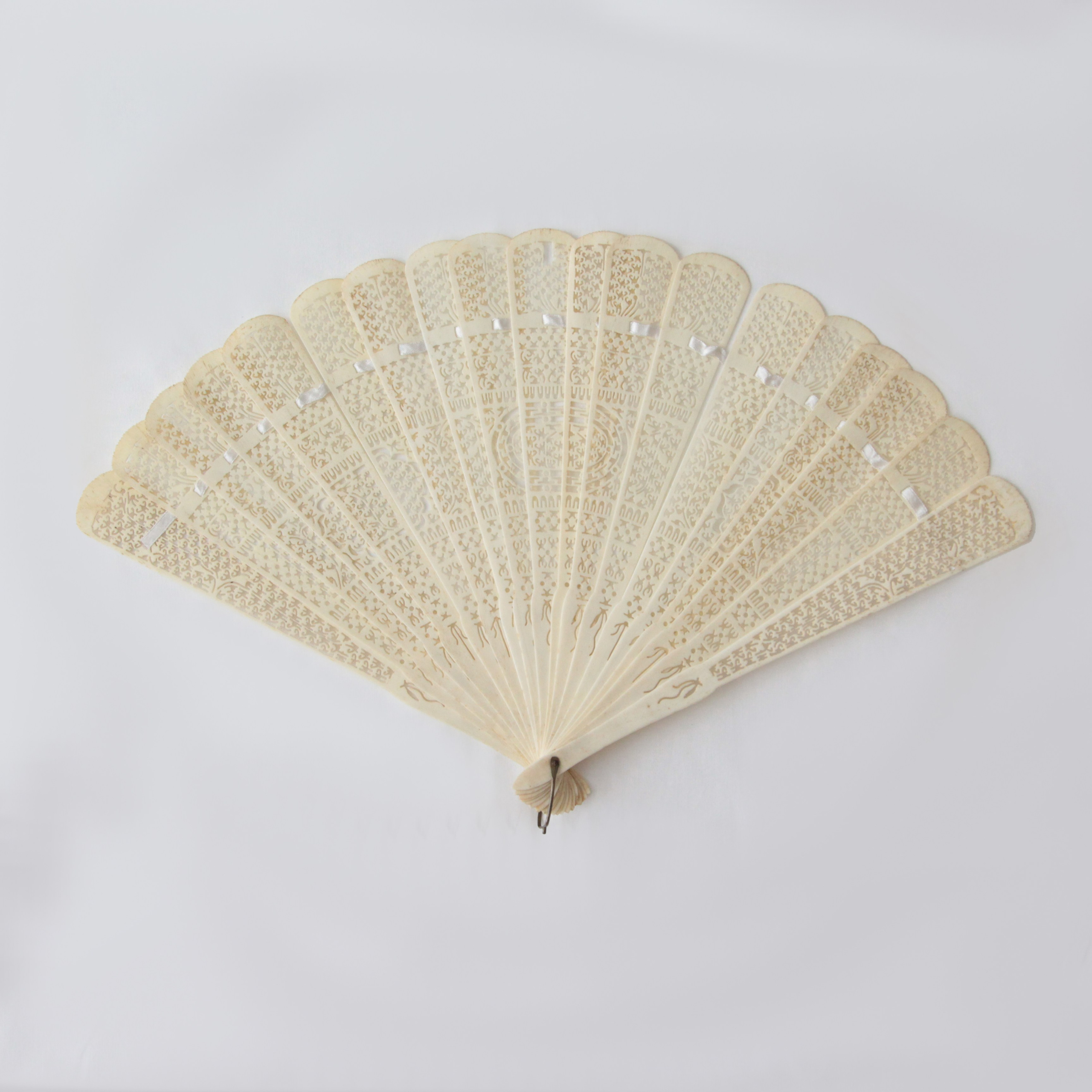 Whitefan. Современнные и актикварные украшения в Барселоне, Москве и Санкт-Петербурге