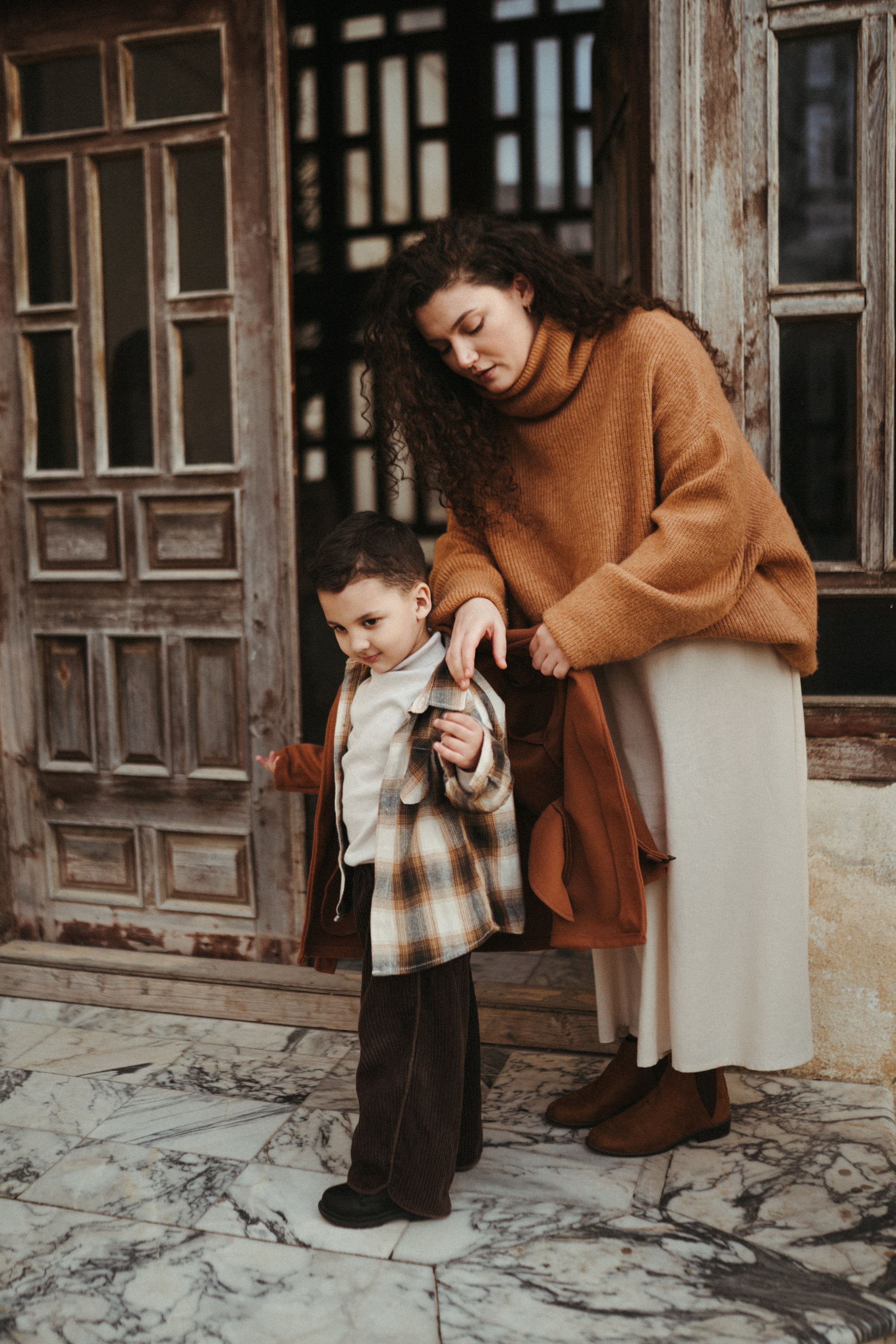 Lika and Anar. Family photographer in Saudi Arabia