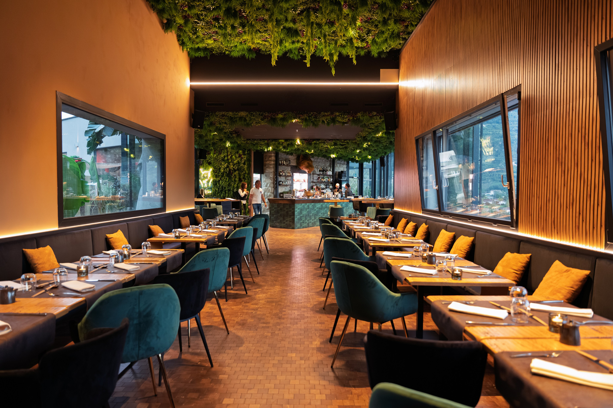 Ouverture du restaurant-club « Instinct  Amazonia » Sion. Photographe Suisse Tatiana Lyzhina