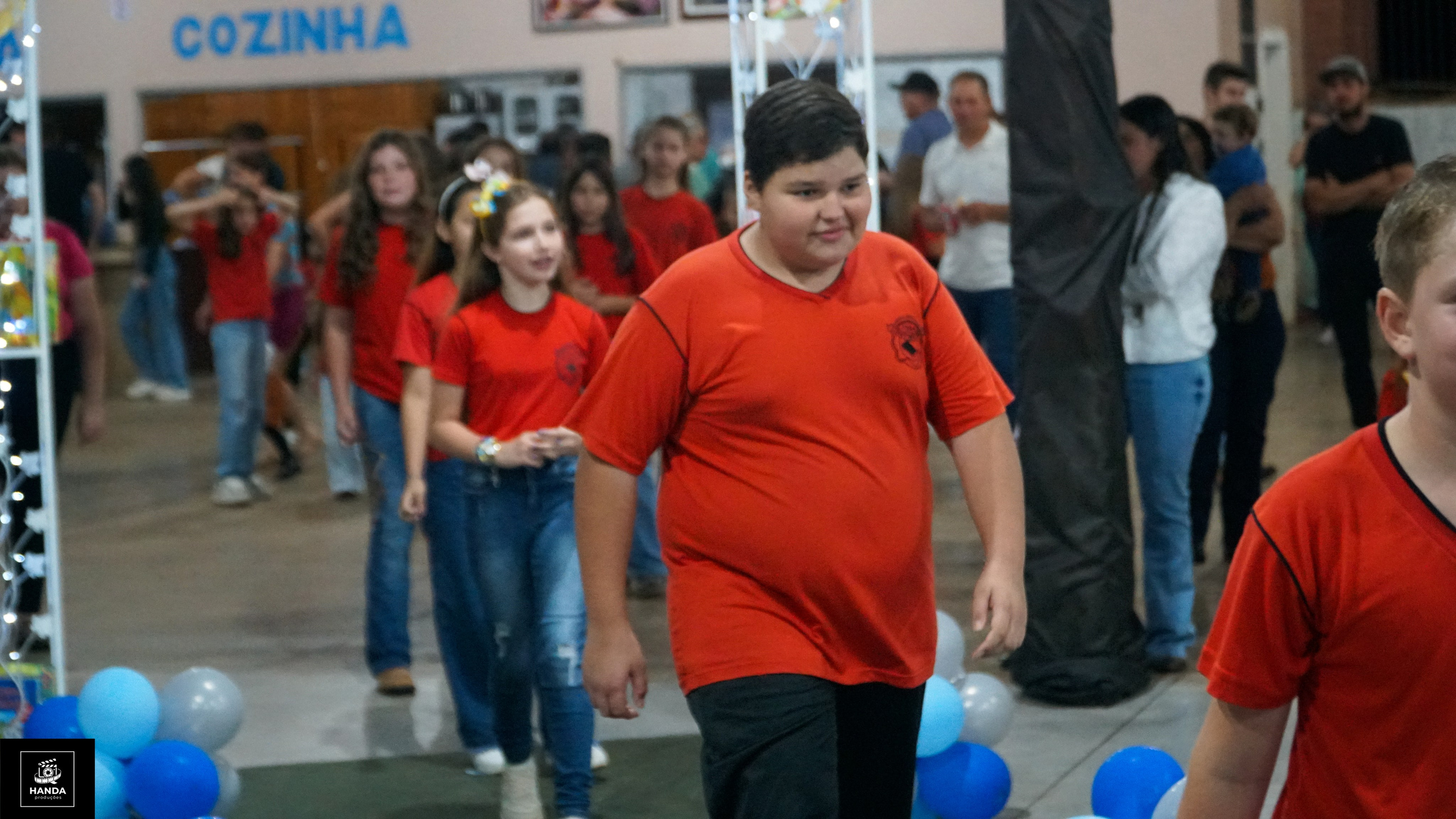 Noite autógrafos colégio Aurélio Buarque de Holanda. Handa Produções