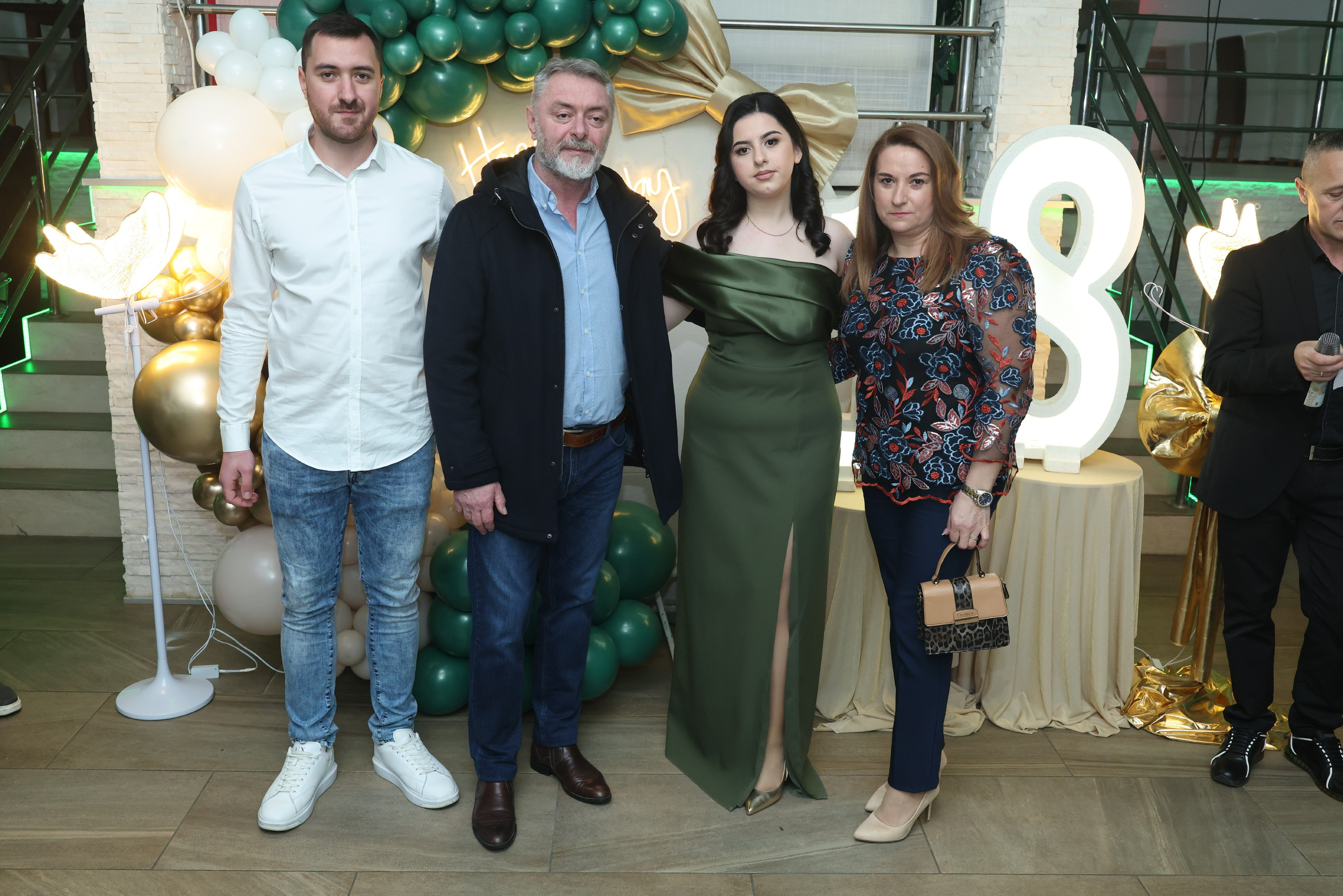 Sarin 18ti rođendan. Foto Simic Jagodina