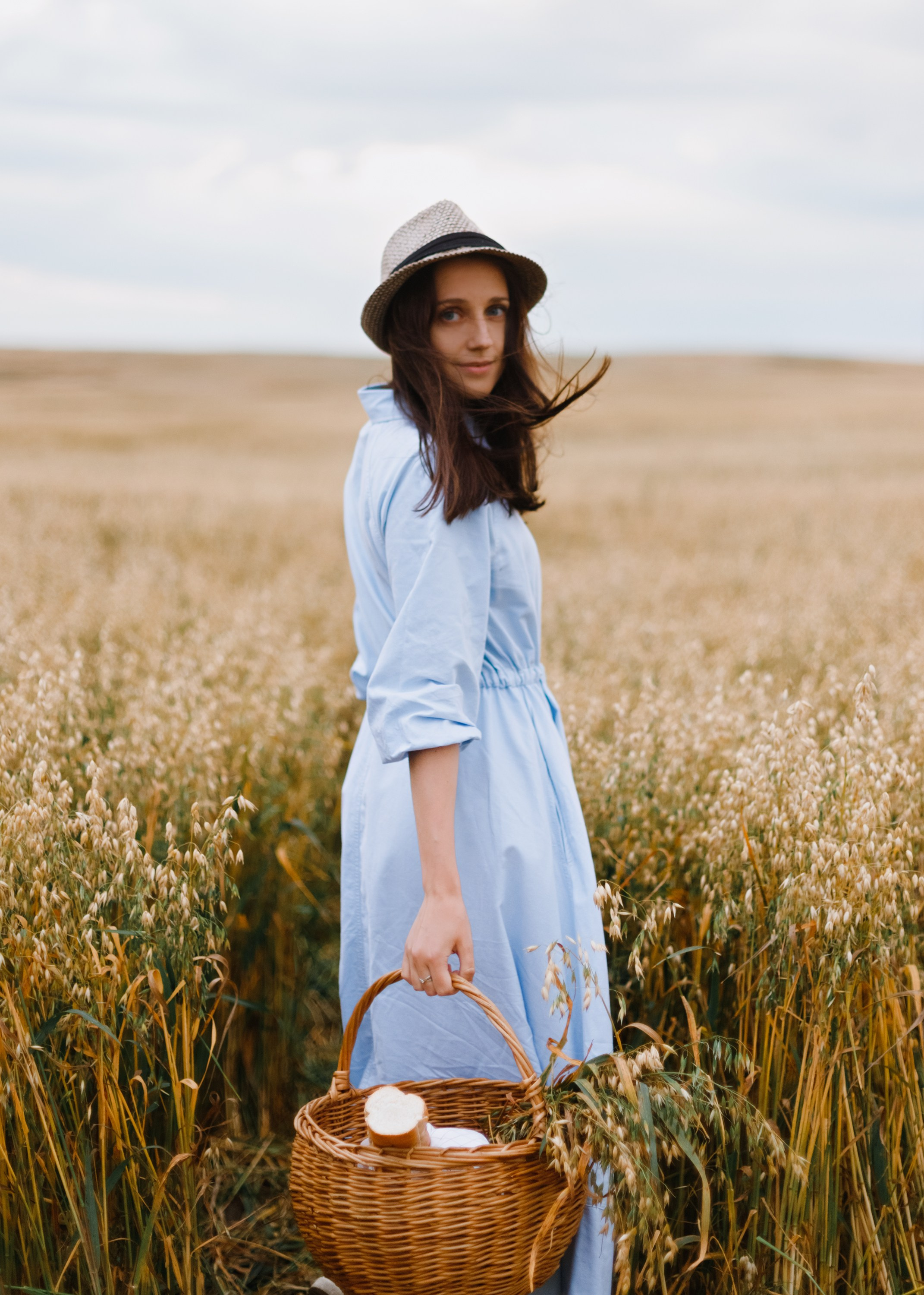 Katya | tenderness in the field. Kaja | fotograf psów we Wrocławiu