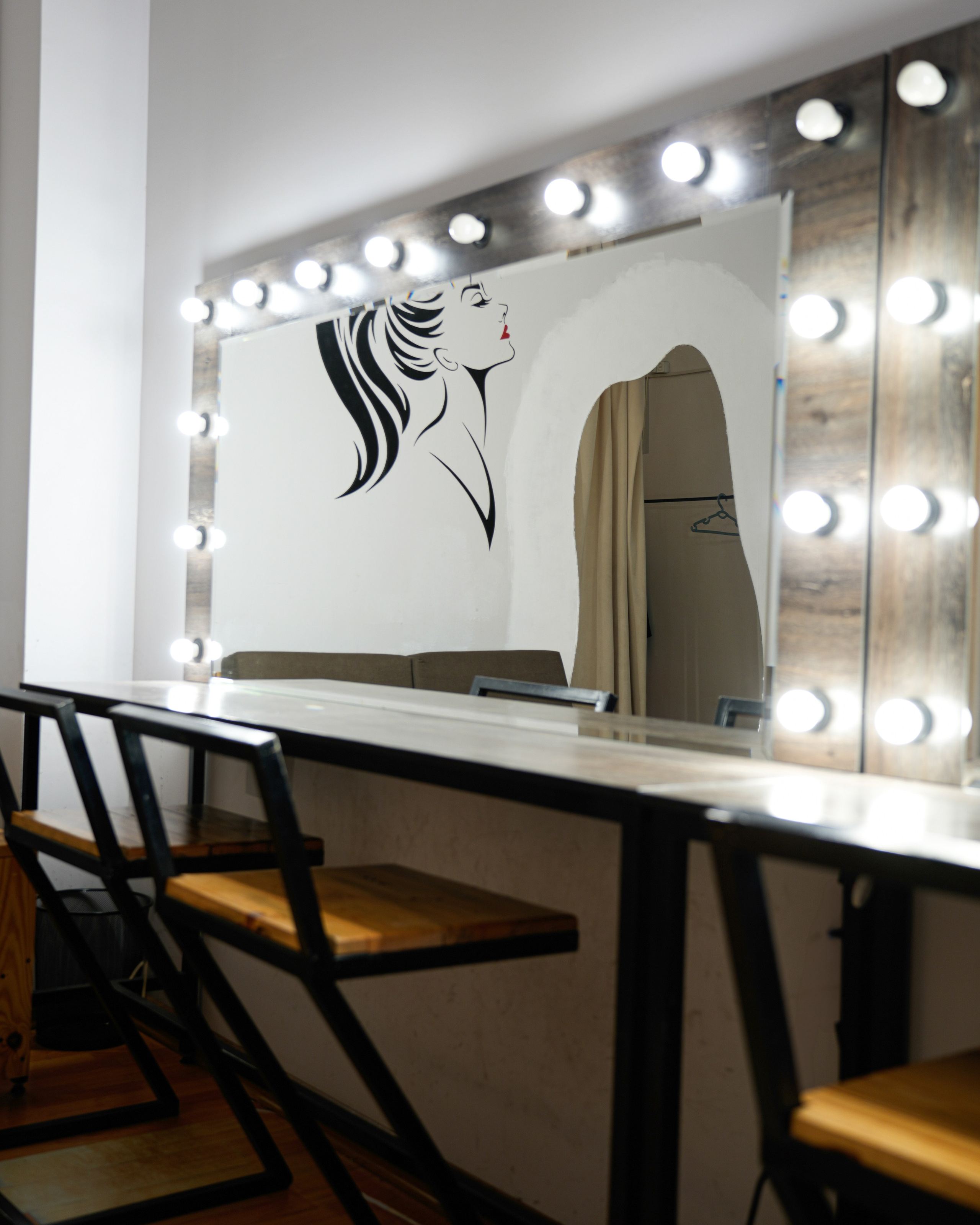 Гримерка и зона душ Филиал Бабура. 2astudio.uz