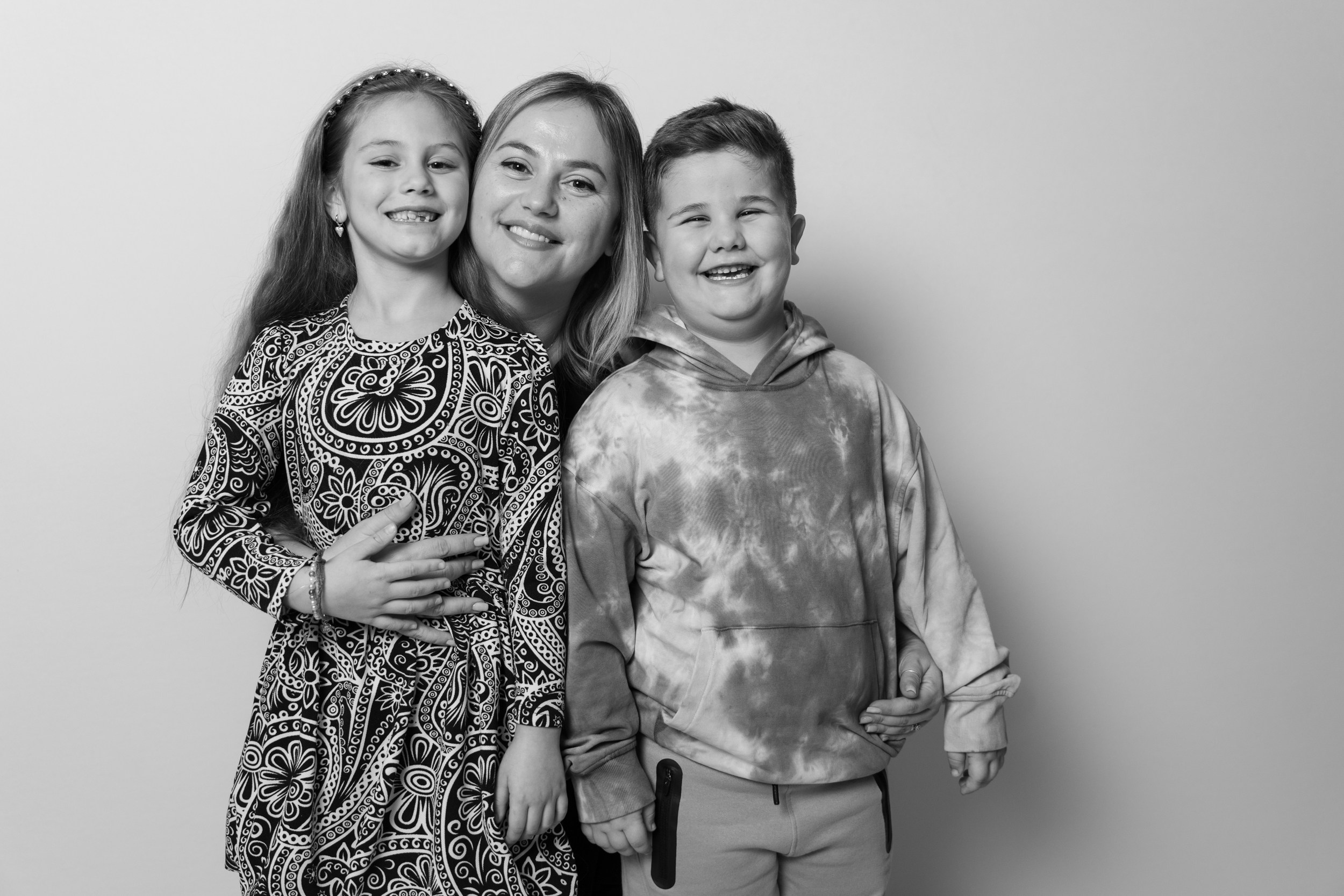 Portrete. STUDIO PORTRET — Portrete realizate cu lumină, timp și atenție. Un studio mobil dedicat fotografiei de portret