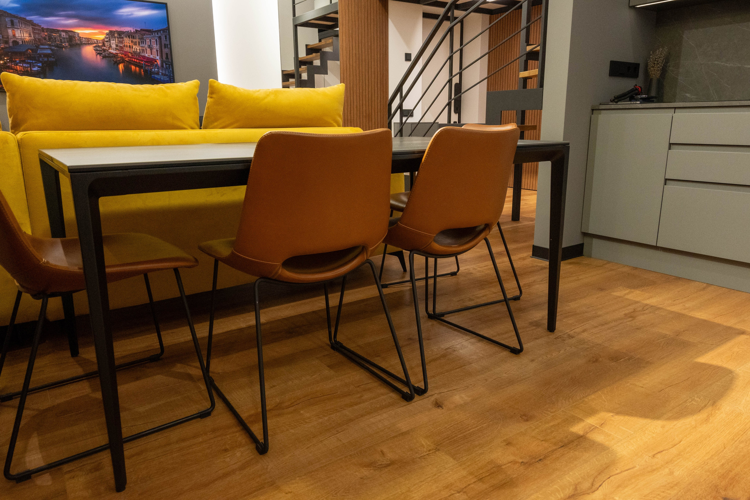 The apartment is on two levels. Fotograf Dmitrii Donets