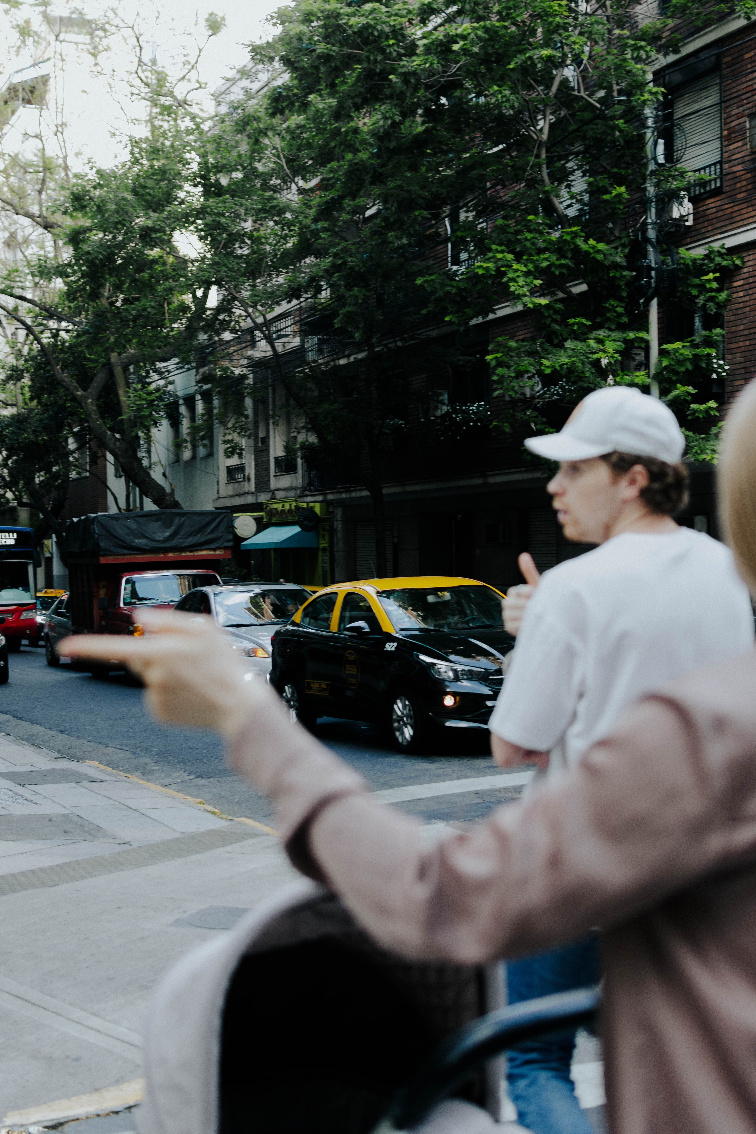 The little one and his parents. Buenos Aires. Photography. Photographer @elmirkami in the city of Buenos Aires