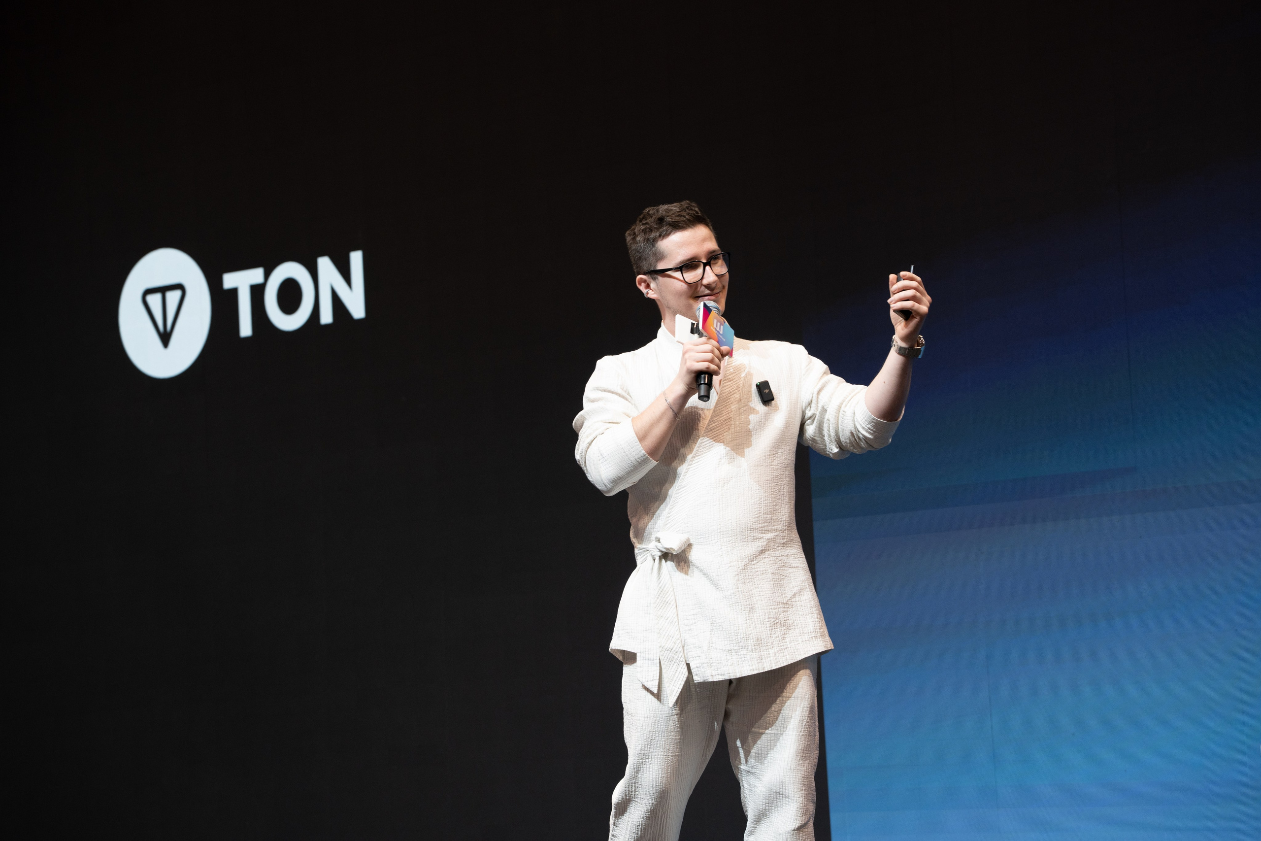 TON. PHOTOGRAPHER IN HONG KONG (WEDDING, FASHION, FAMILY, EVENTS)