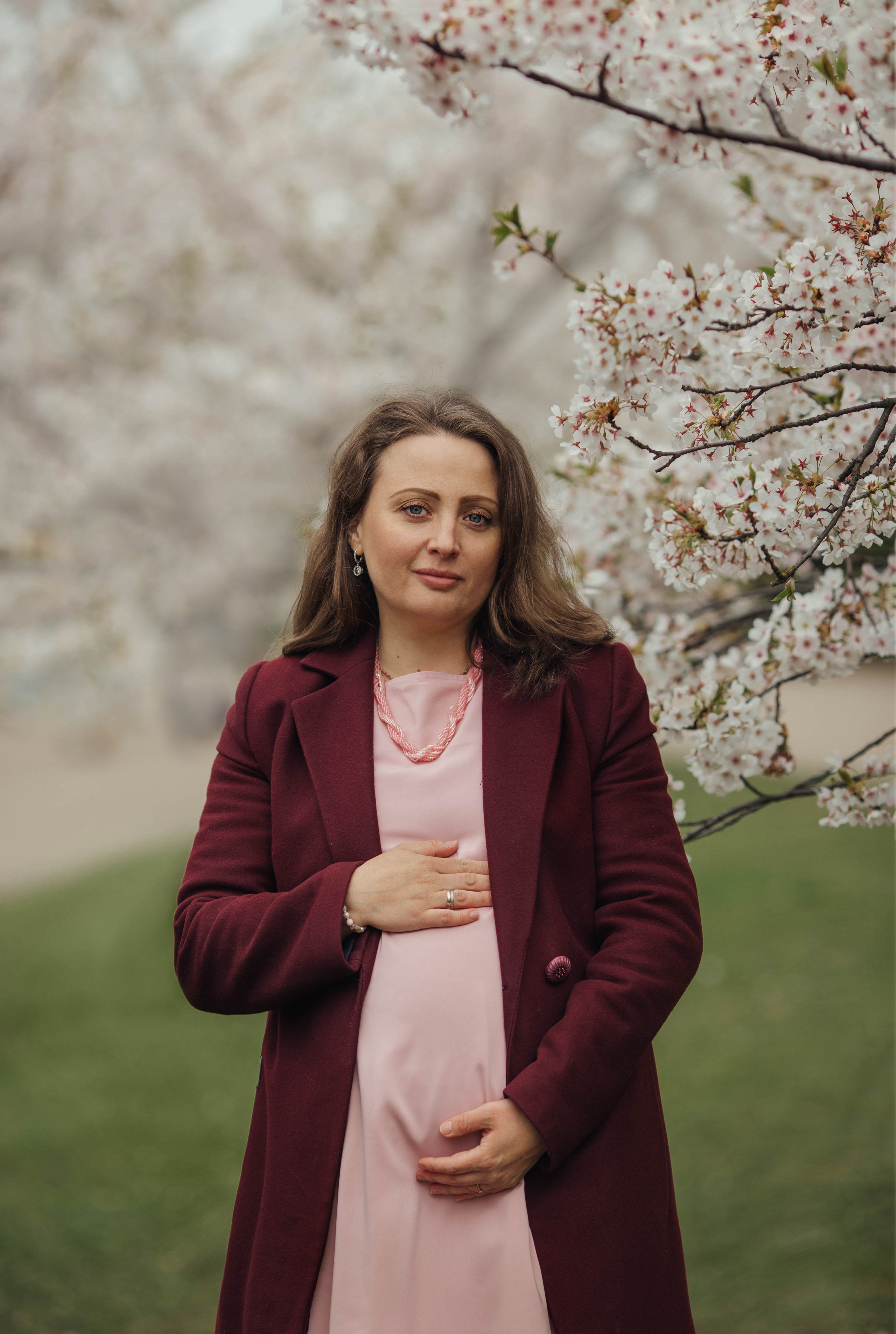 Anna in sakura. Family photographer in Vilnuis Svetlana Naumova
