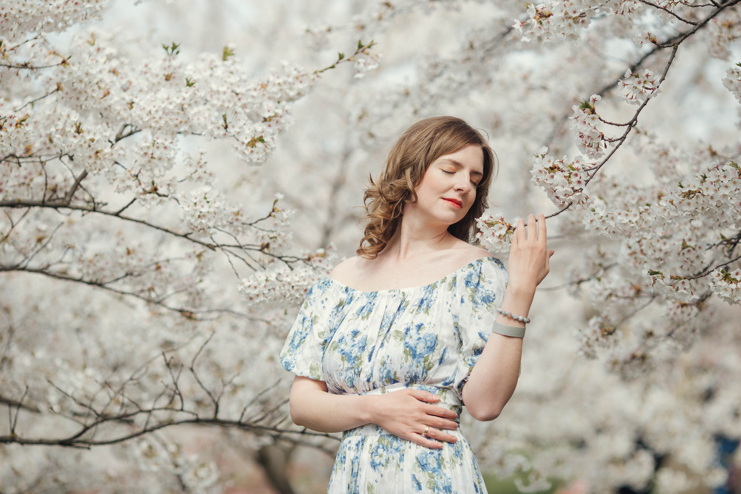 Darina in Sakura. Family photographer in Vilnuis Svetlana Naumova