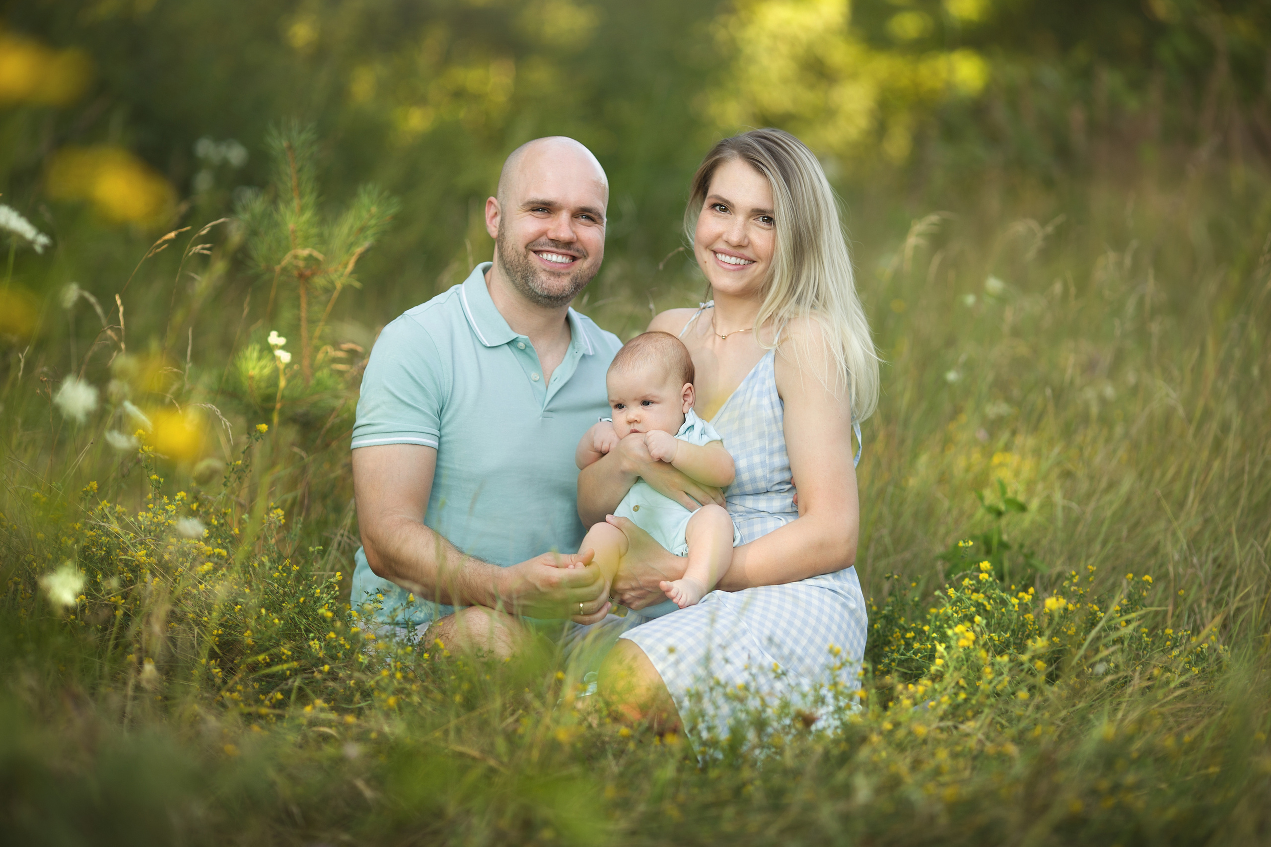 Sunset in the field. Family photographer in Vilnuis Svetlana Naumova