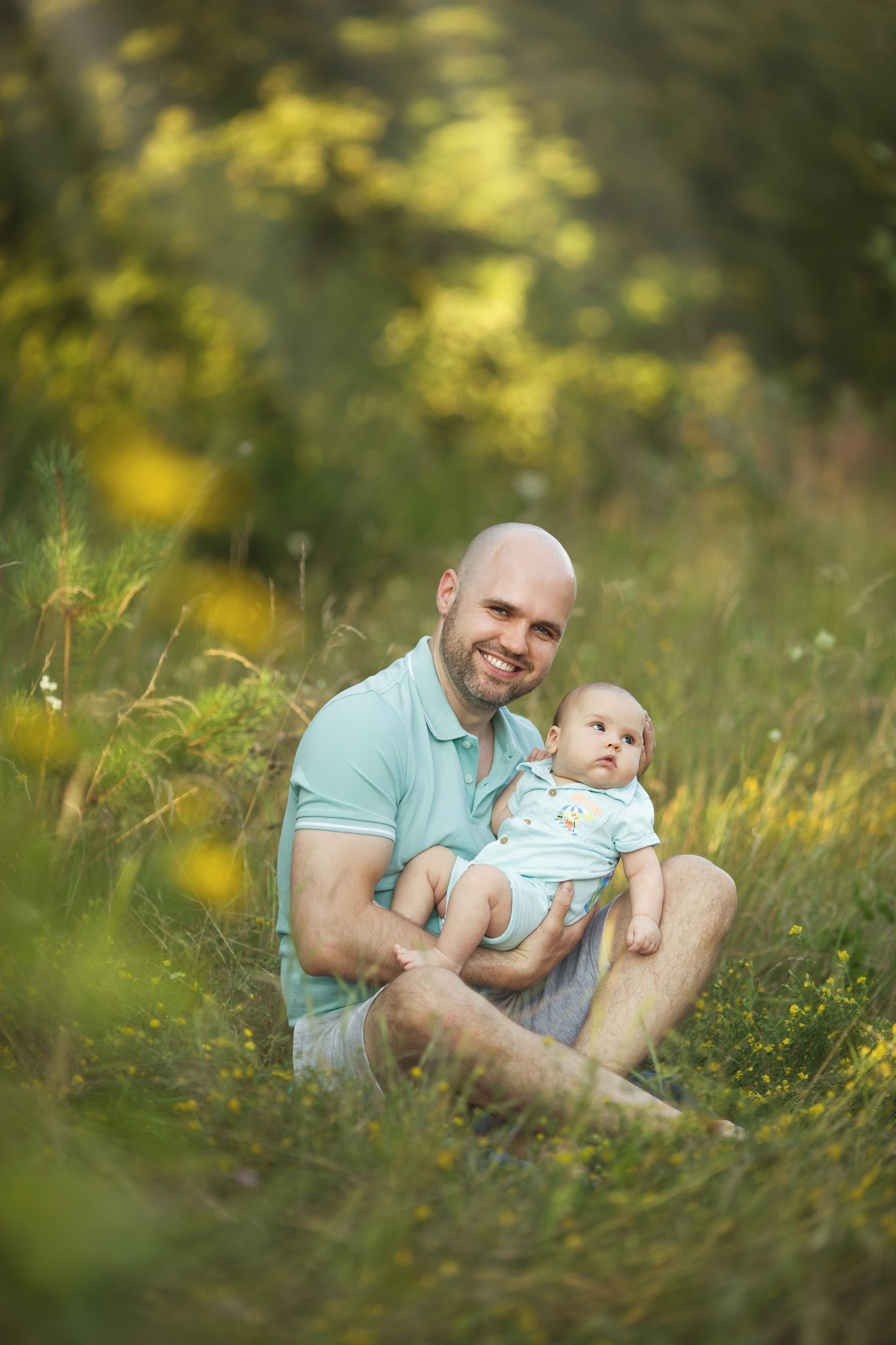 Sunset in the field. Family photographer in Vilnuis Svetlana Naumova