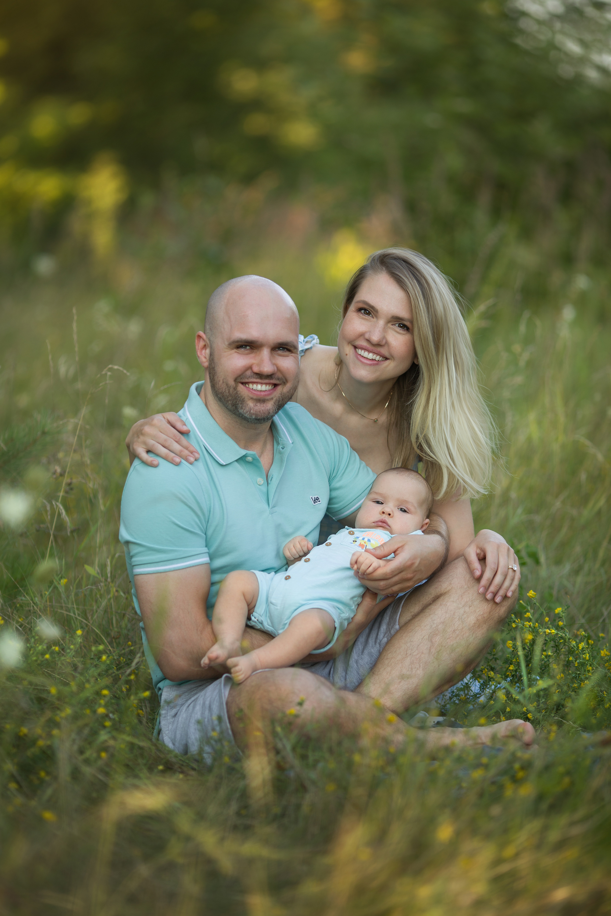 Sunset in the field. Family photographer in Vilnuis Svetlana Naumova