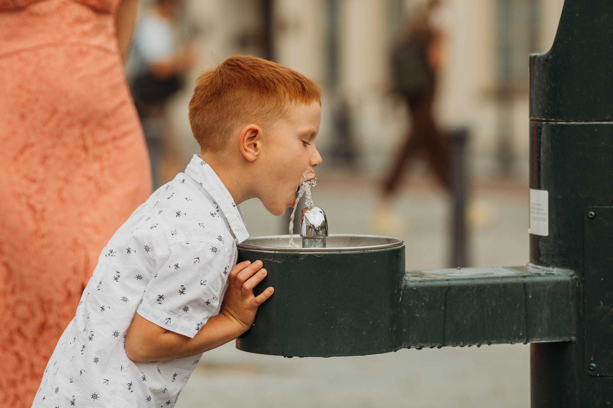 Walk in old town in Vilnius. Family photographer in Vilnuis Svetlana Naumova