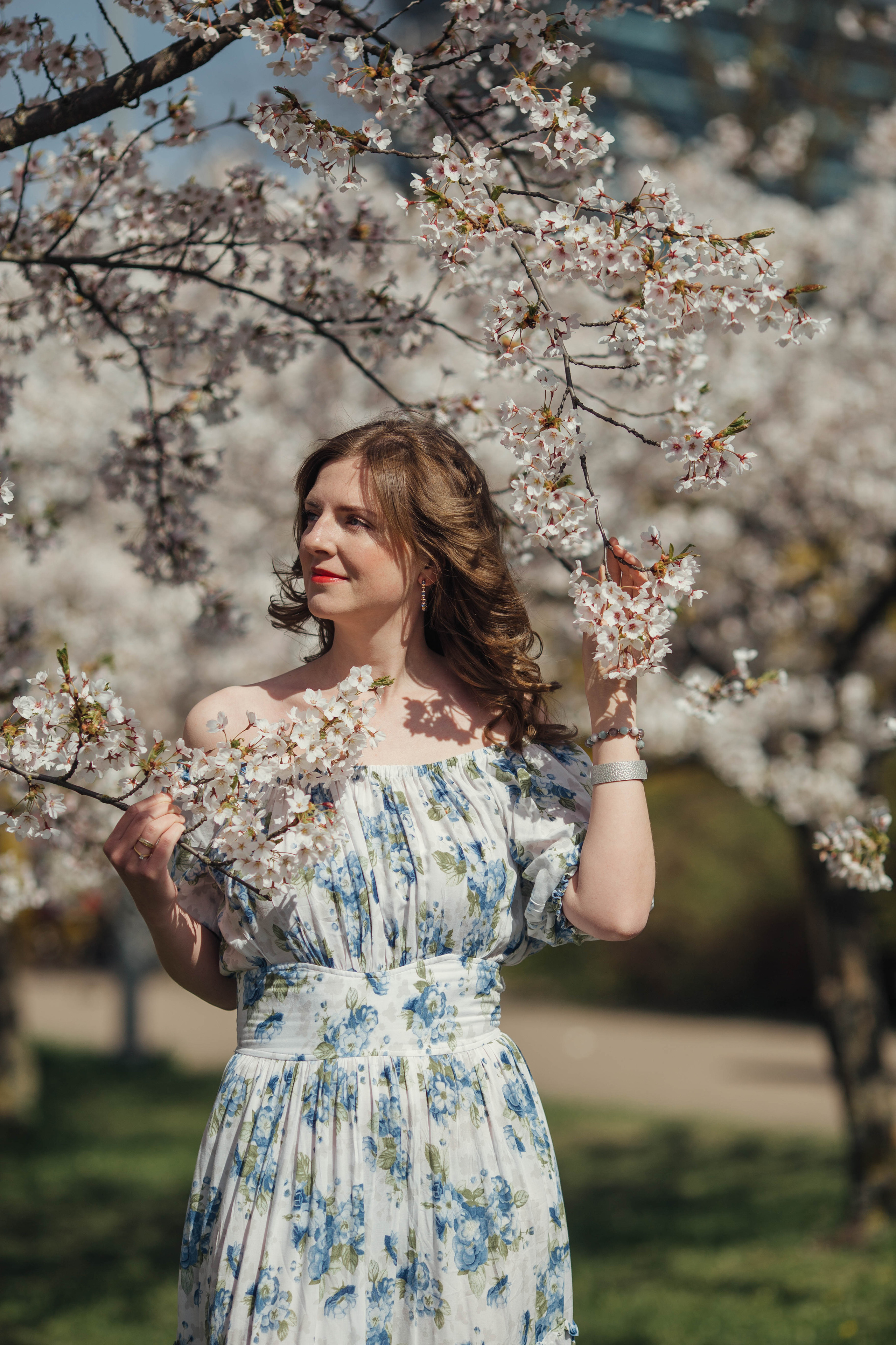 Darina in Sakura. Family photographer in Vilnuis Svetlana Naumova