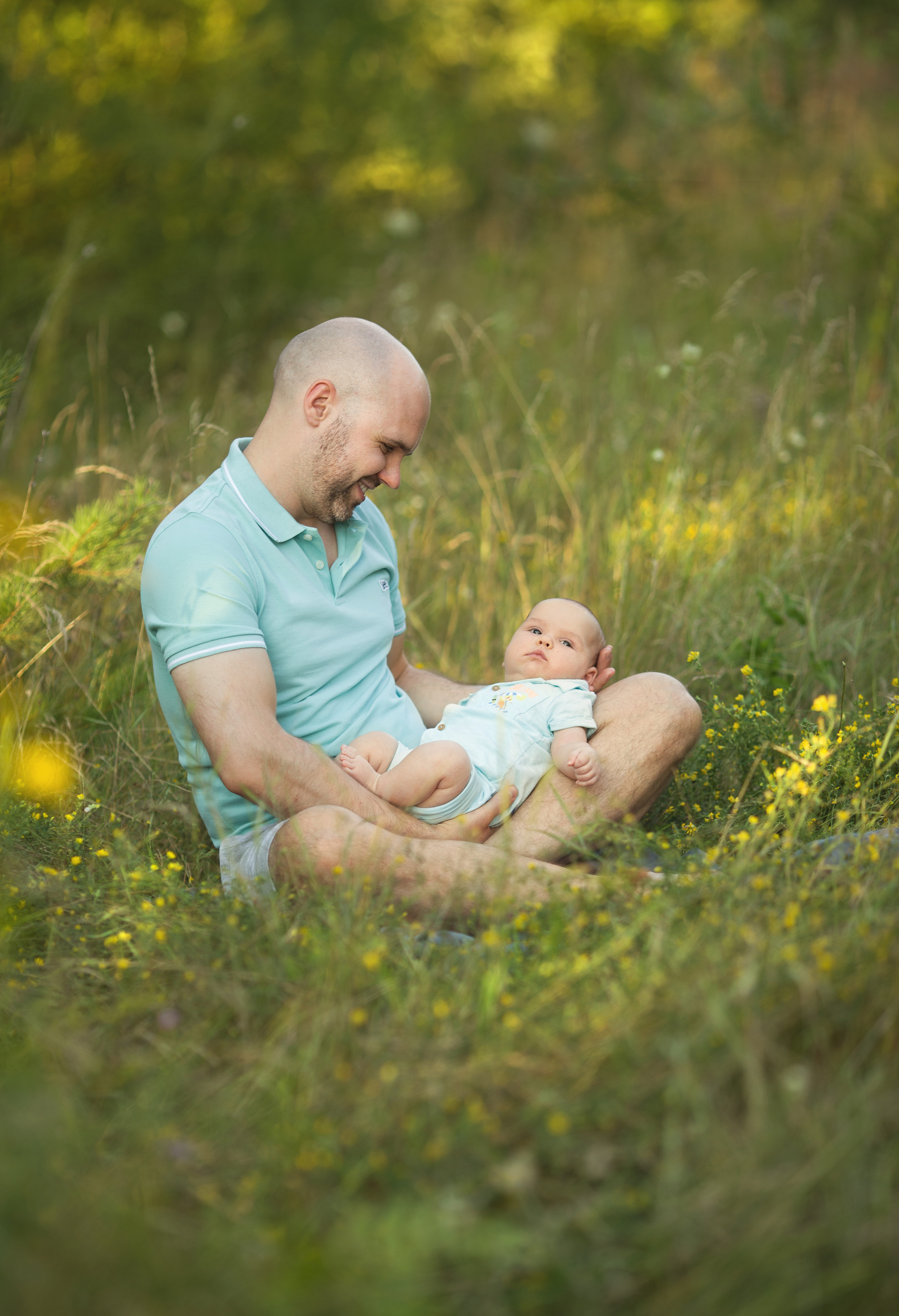 Sunset in the field. Family photographer in Vilnuis Svetlana Naumova