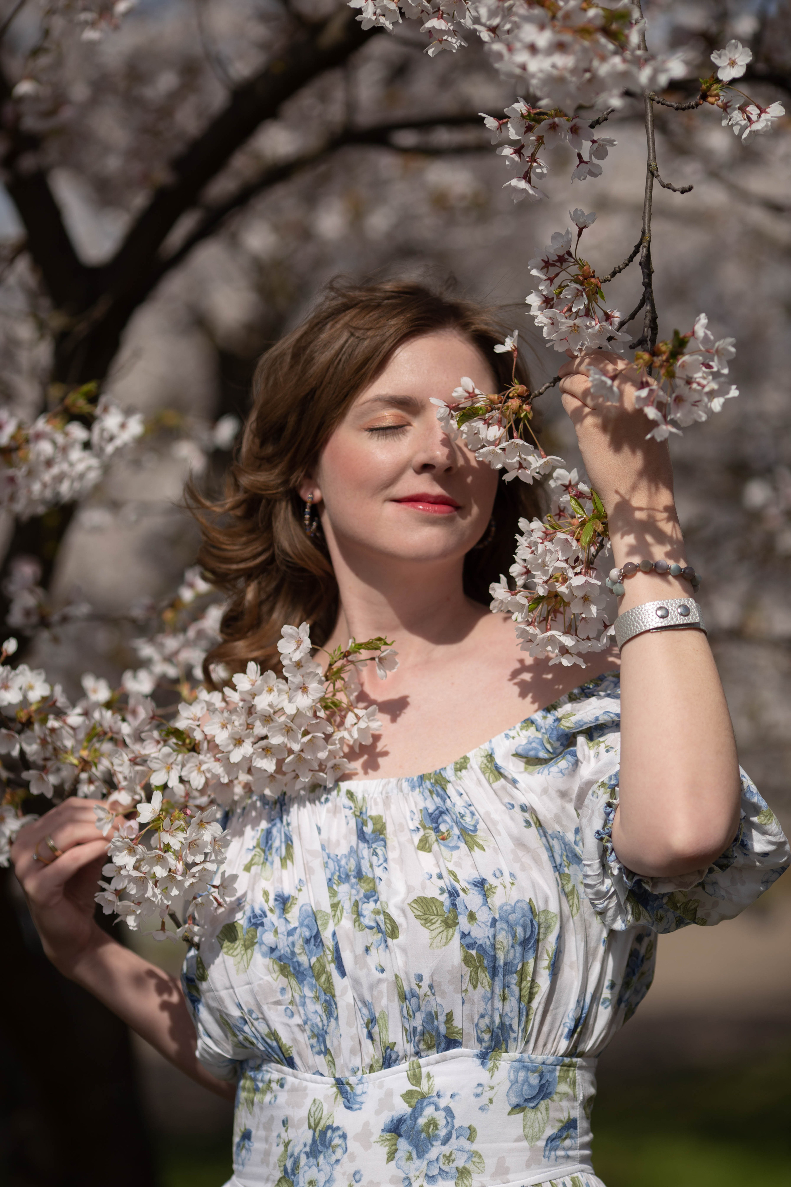Darina in Sakura. Family photographer in Vilnuis Svetlana Naumova