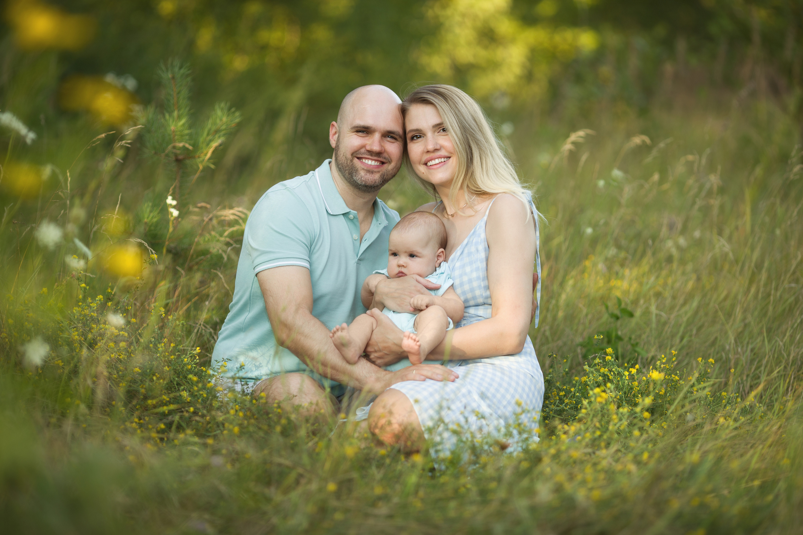 Sunset in the field. Family photographer in Vilnuis Svetlana Naumova