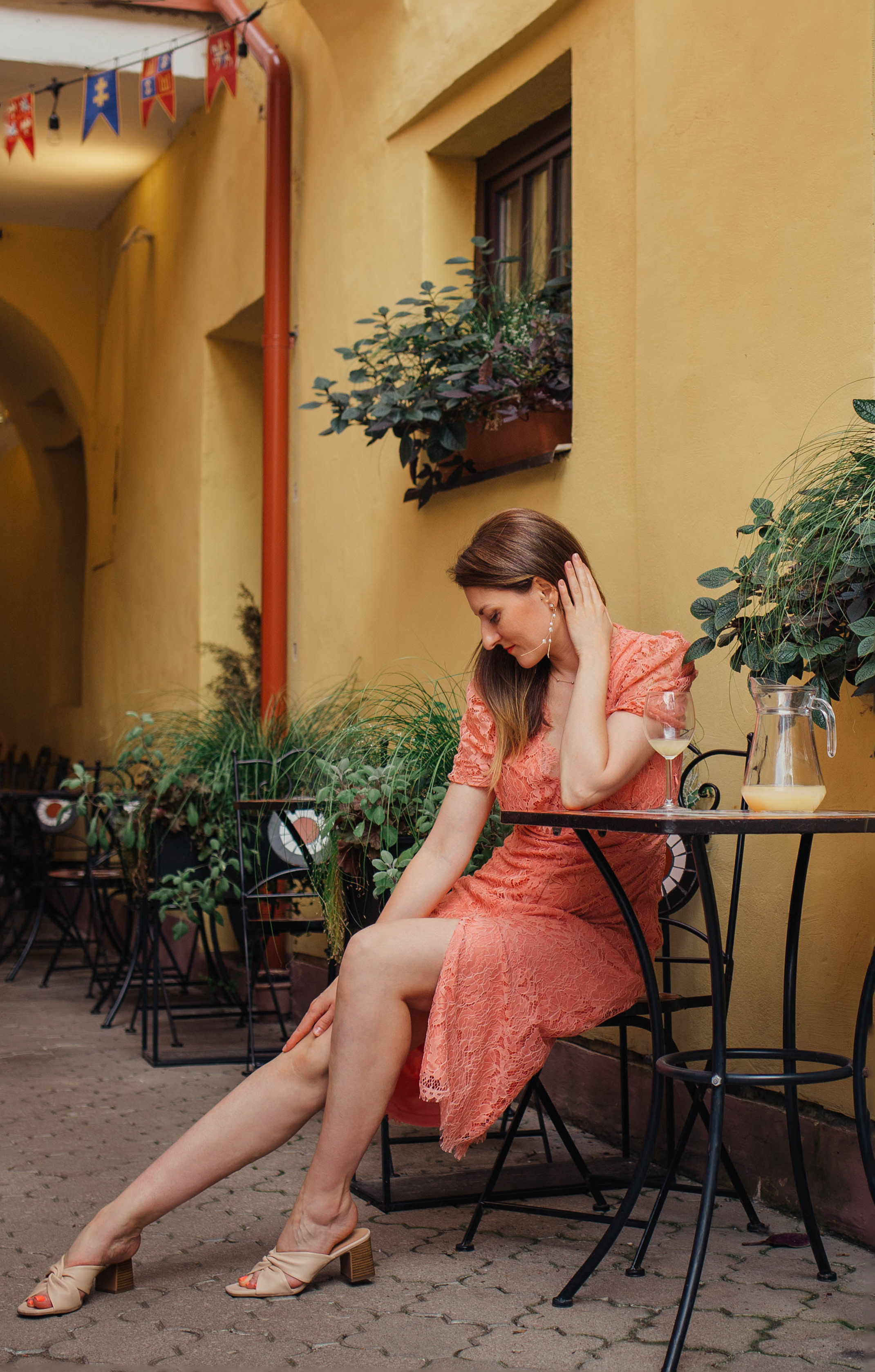 Walk in old town in Vilnius. Family photographer in Vilnuis Svetlana Naumova