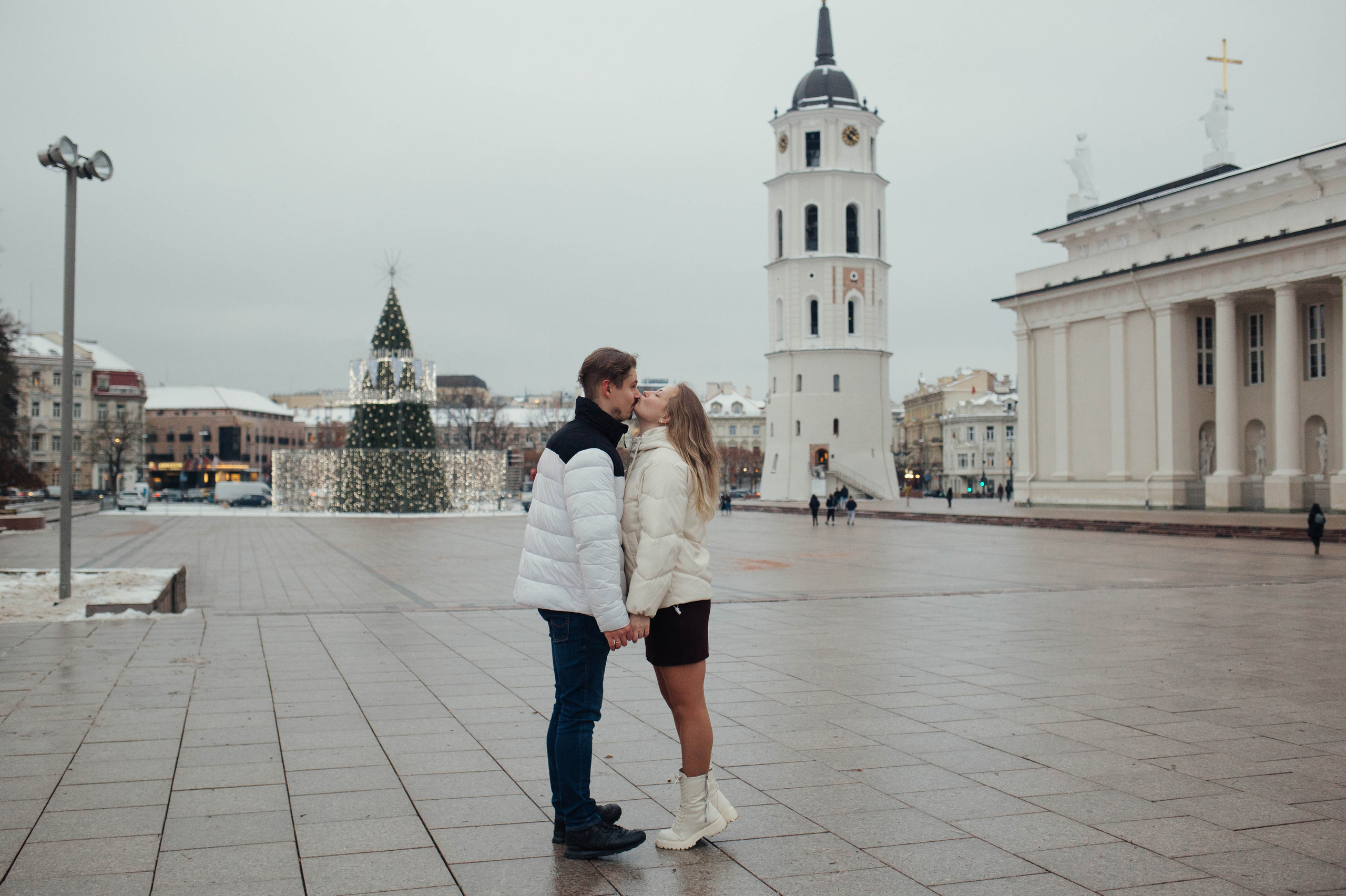 Катя и Паша. Прогулка в старом городе в Вильнюсе. Семейный и детский фотограф в Вильнюсе Светлана Наумова