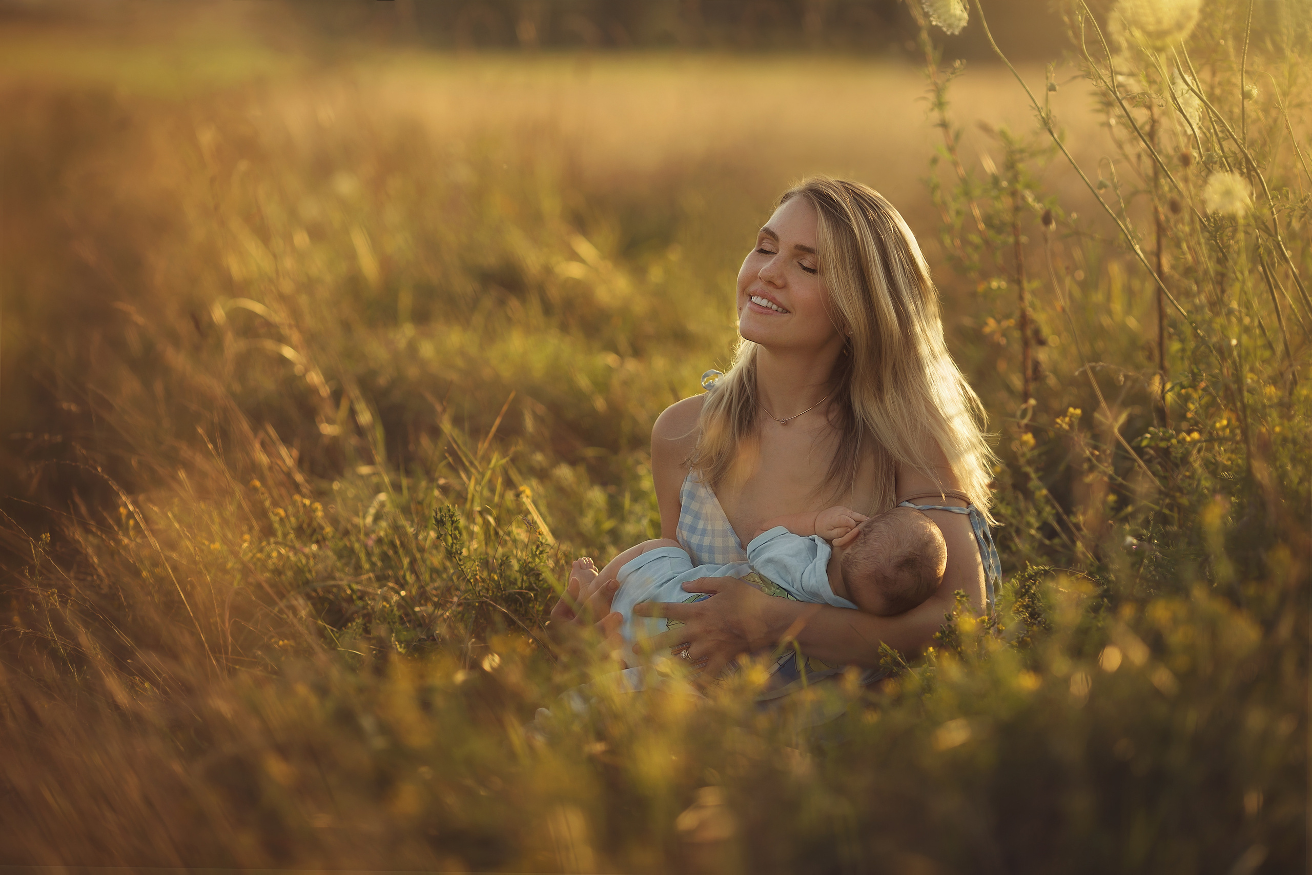 Sunset in the field. Family photographer in Vilnuis Svetlana Naumova