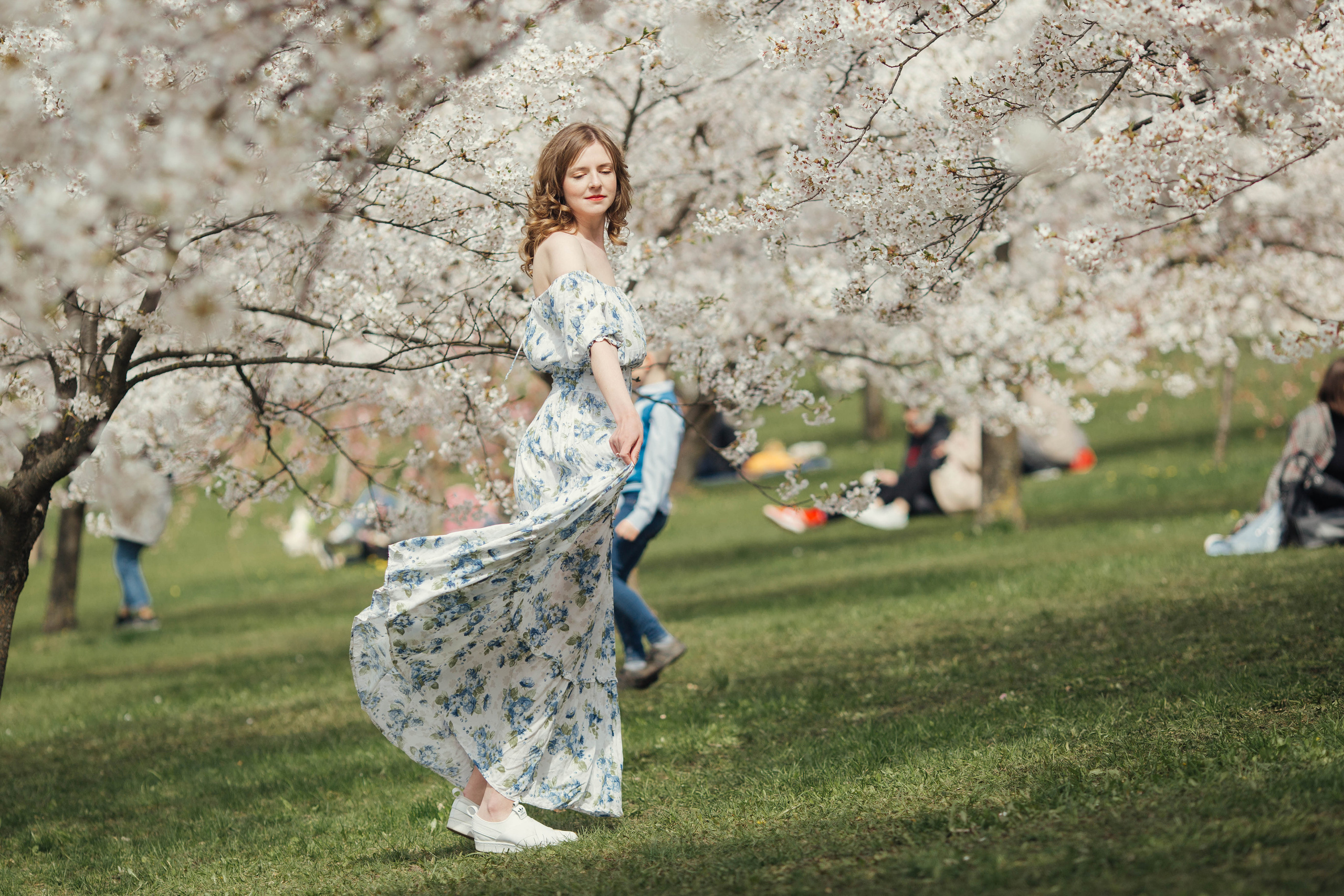 Darina in Sakura. Family photographer in Vilnuis Svetlana Naumova