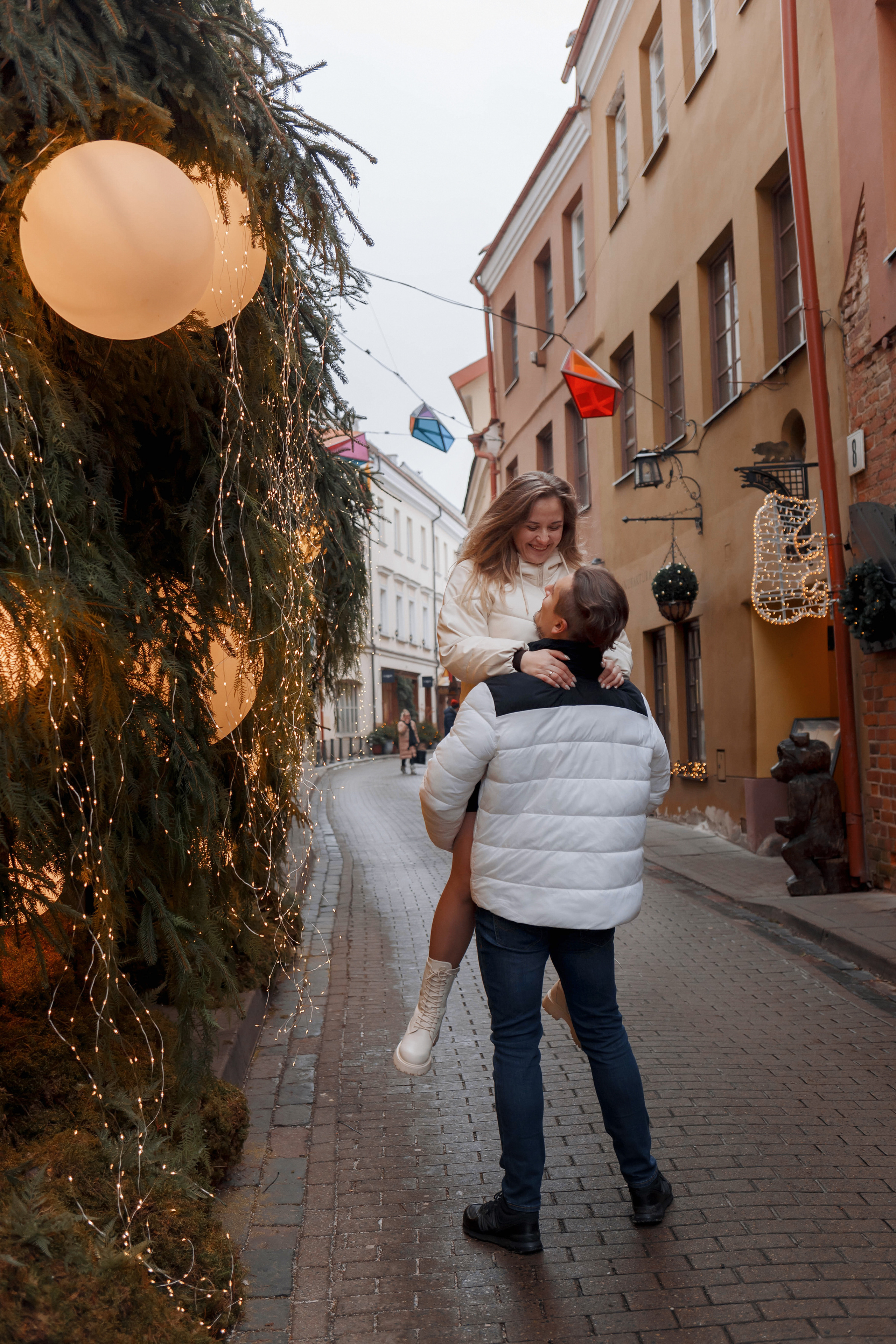 Катя и Паша. Прогулка в старом городе в Вильнюсе. Семейный и детский фотограф в Вильнюсе Светлана Наумова