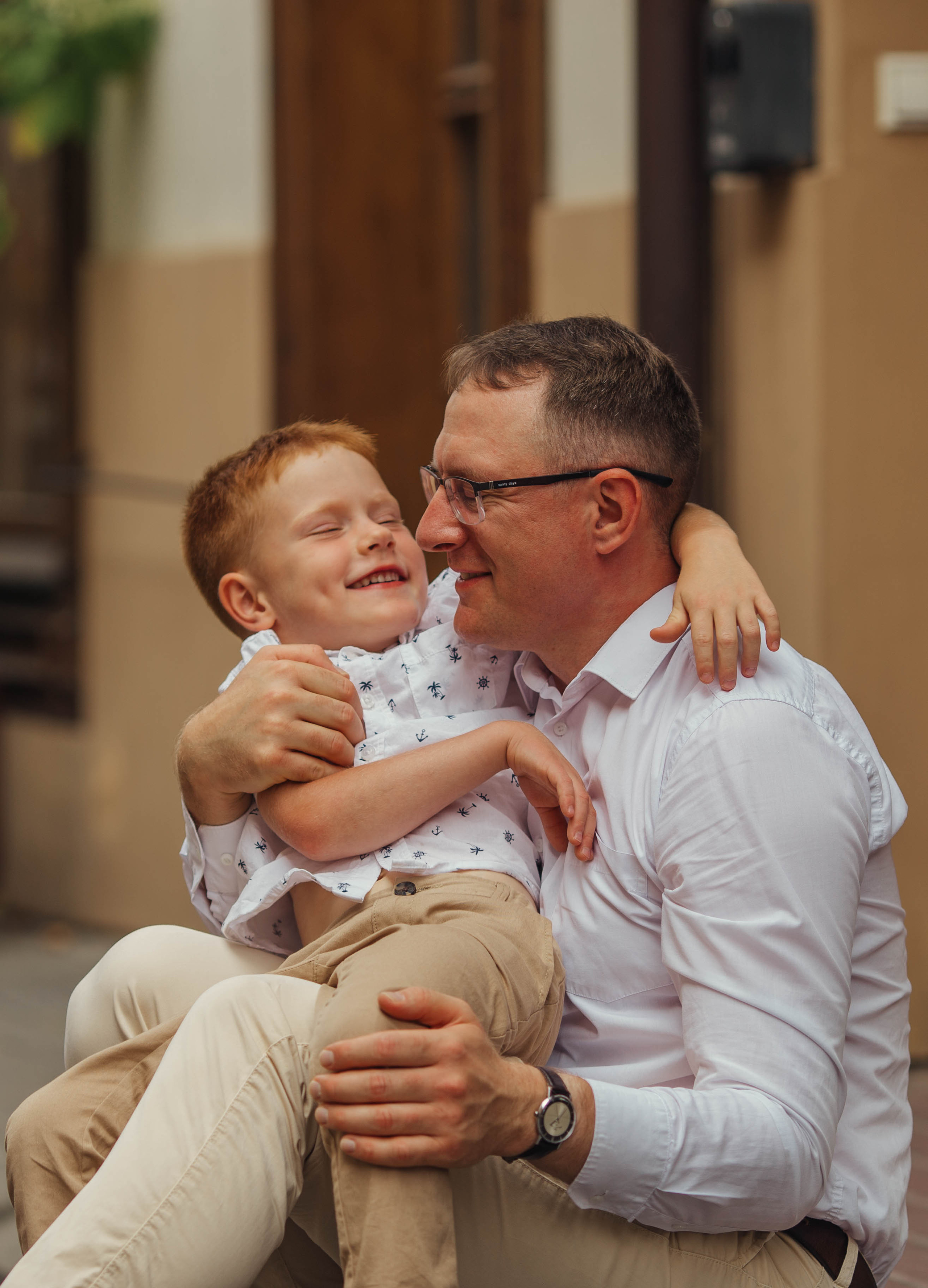 Walk in old town in Vilnius. Family photographer in Vilnuis Svetlana Naumova