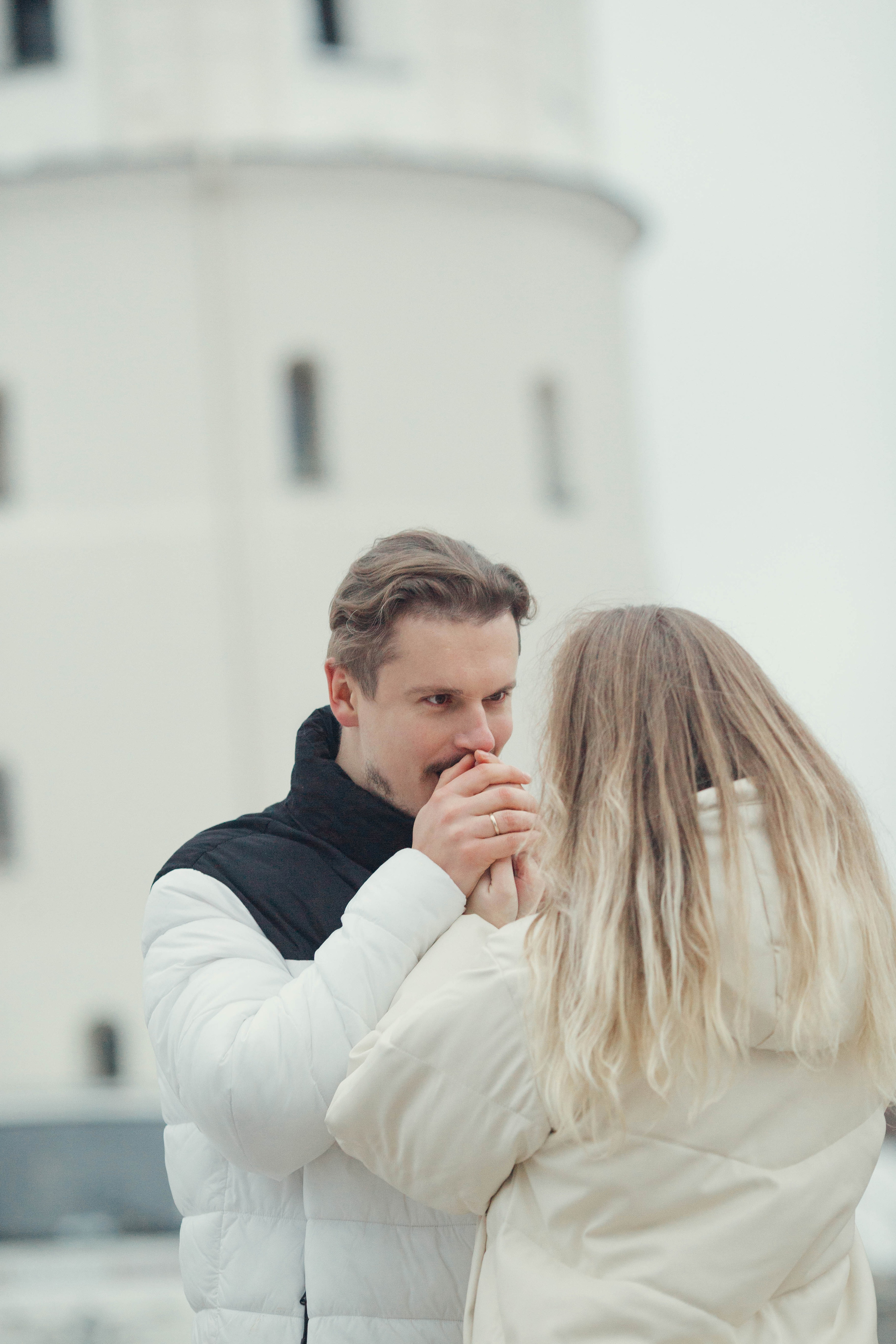 Катя и Паша. Прогулка в старом городе в Вильнюсе. Семейный и детский фотограф в Вильнюсе Светлана Наумова