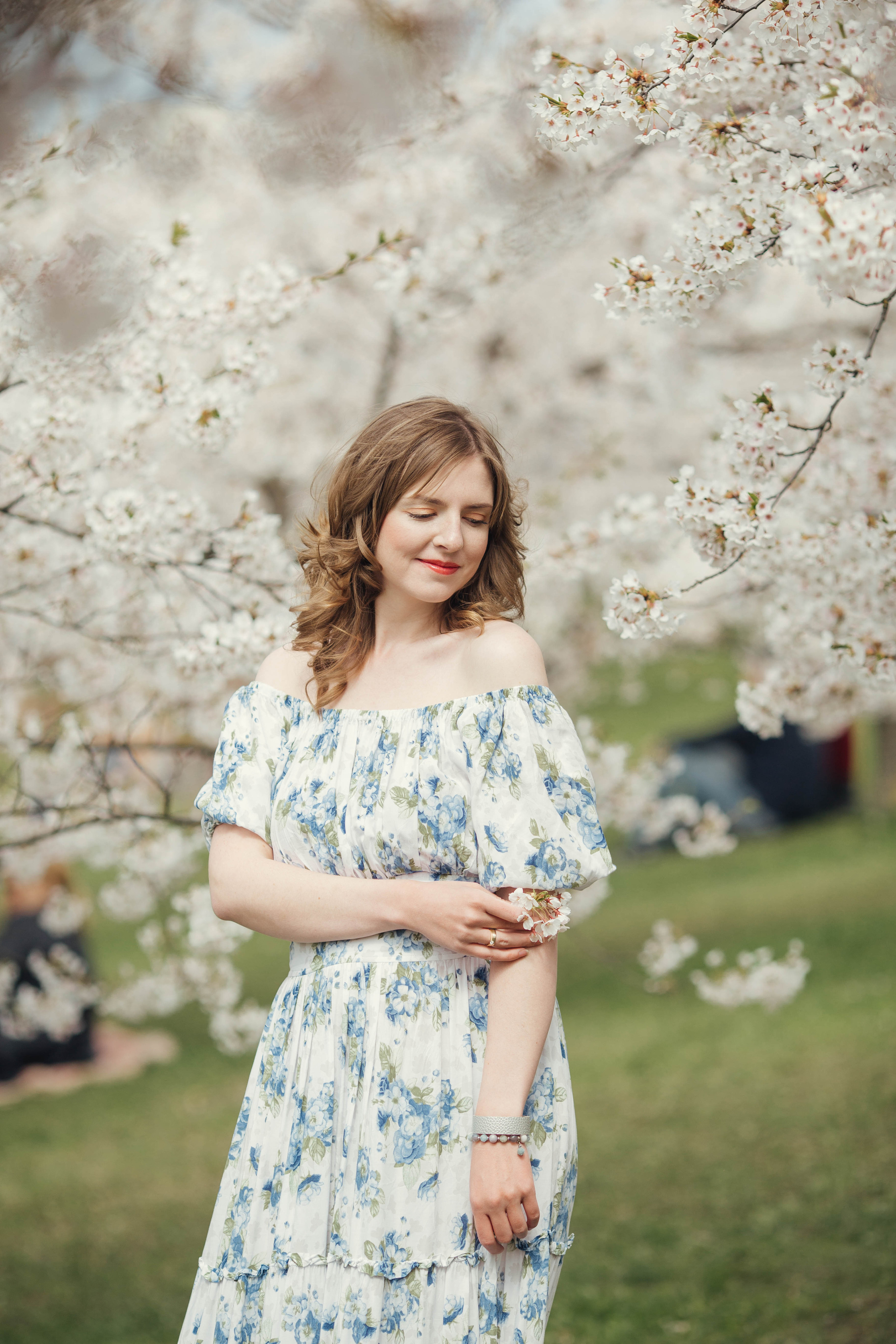 Darina in Sakura. Family photographer in Vilnuis Svetlana Naumova