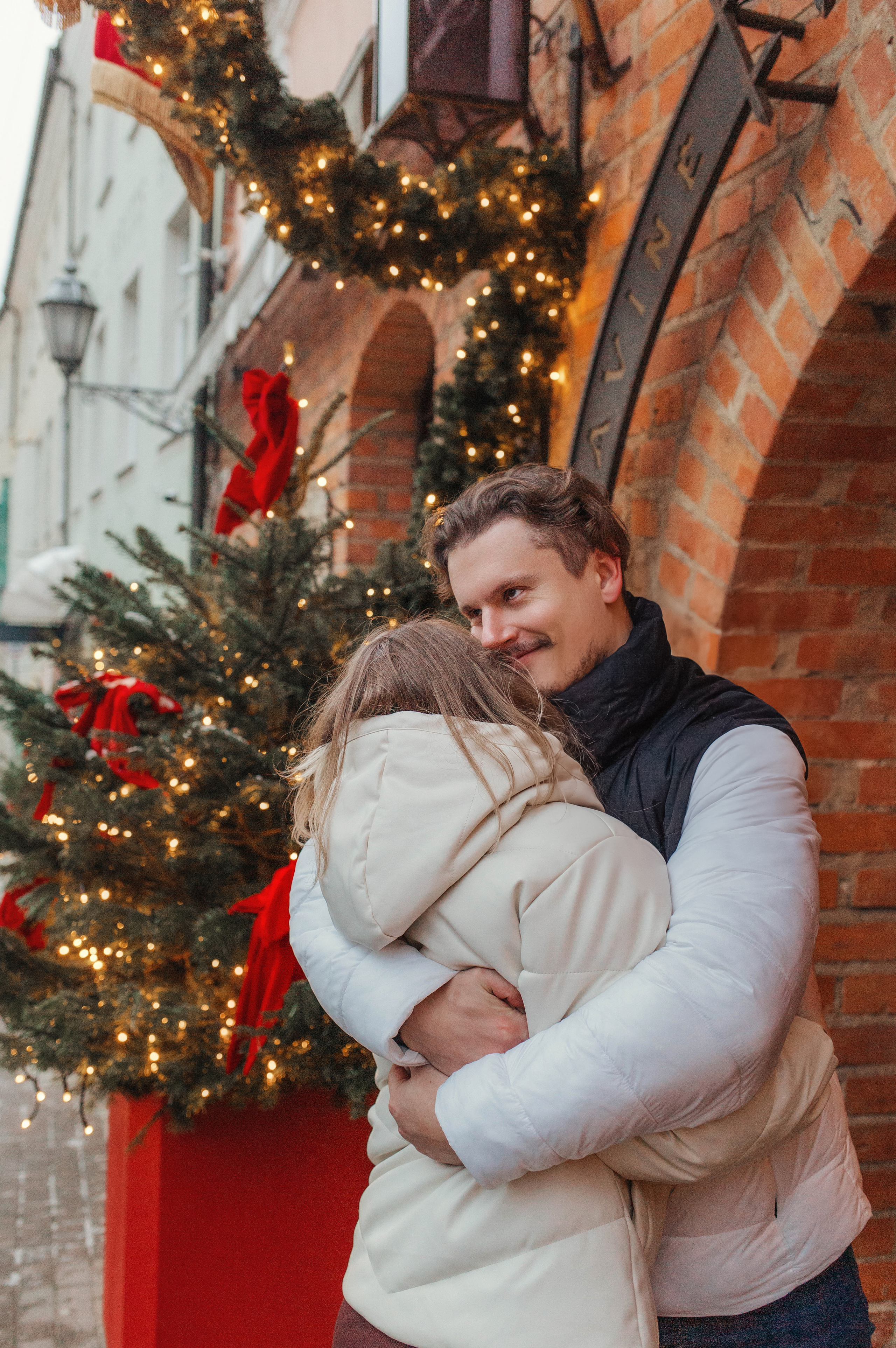Катя и Паша. Прогулка в старом городе в Вильнюсе. Семейный и детский фотограф в Вильнюсе Светлана Наумова