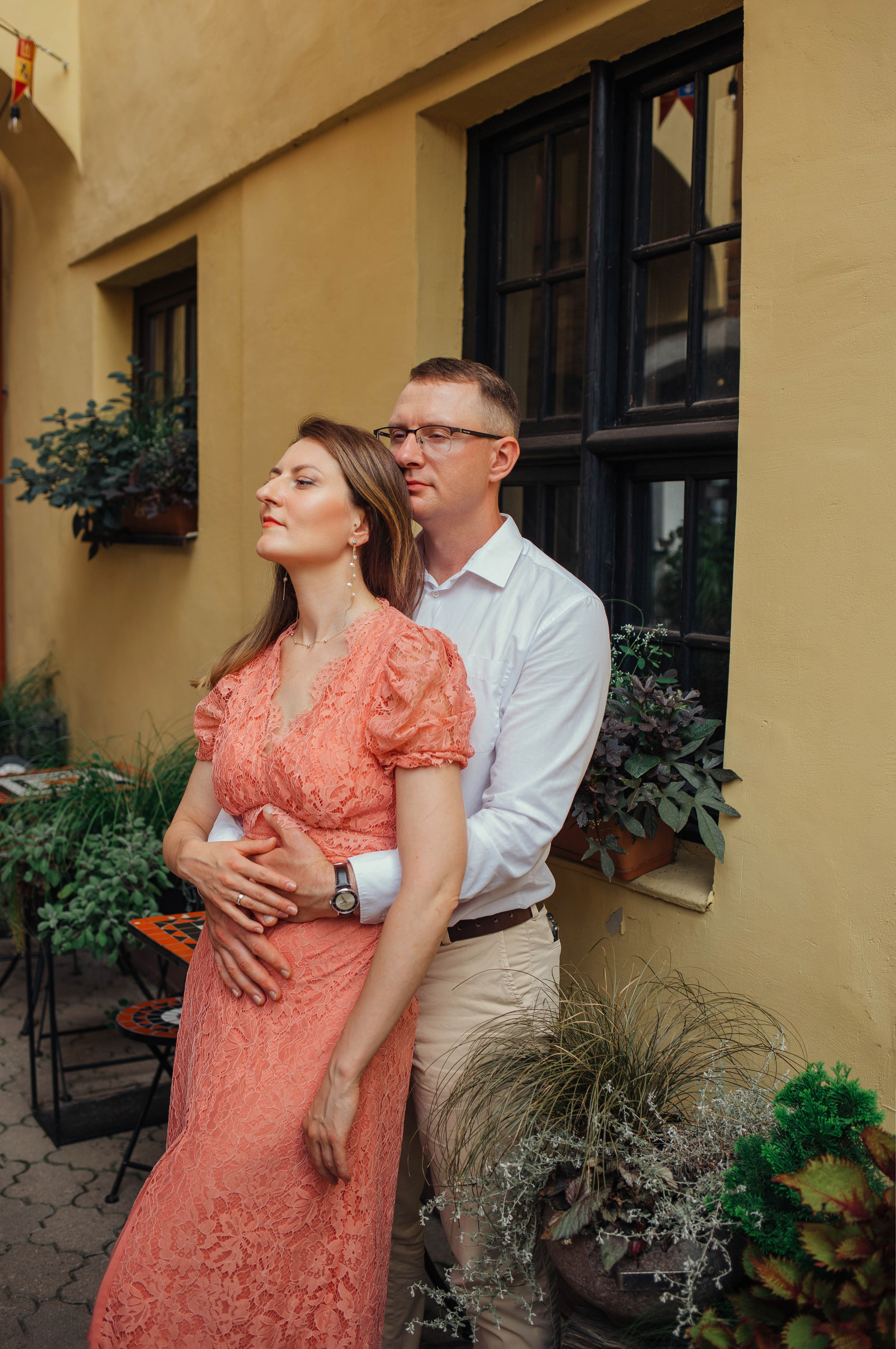 Walk in old town in Vilnius. Family photographer in Vilnuis Svetlana Naumova