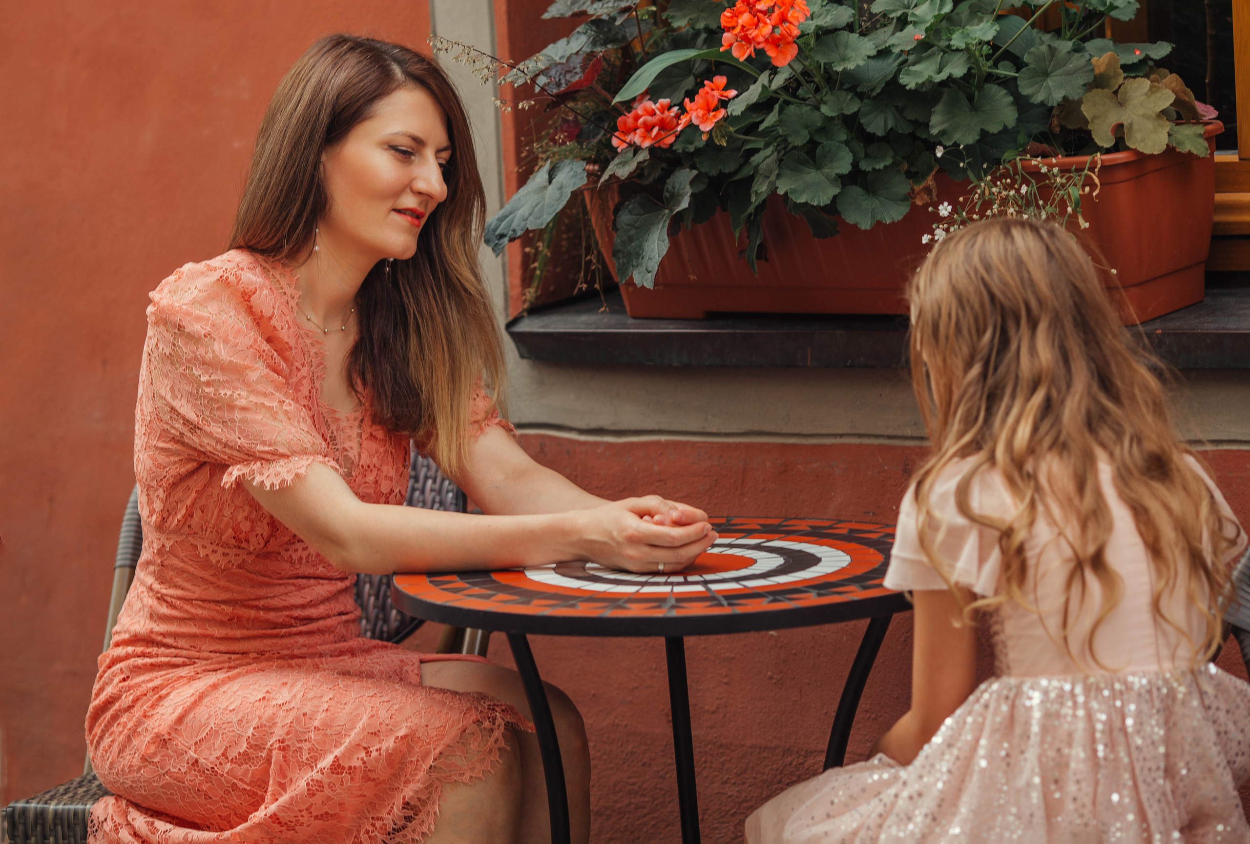 Walk in old town in Vilnius. Family photographer in Vilnuis Svetlana Naumova