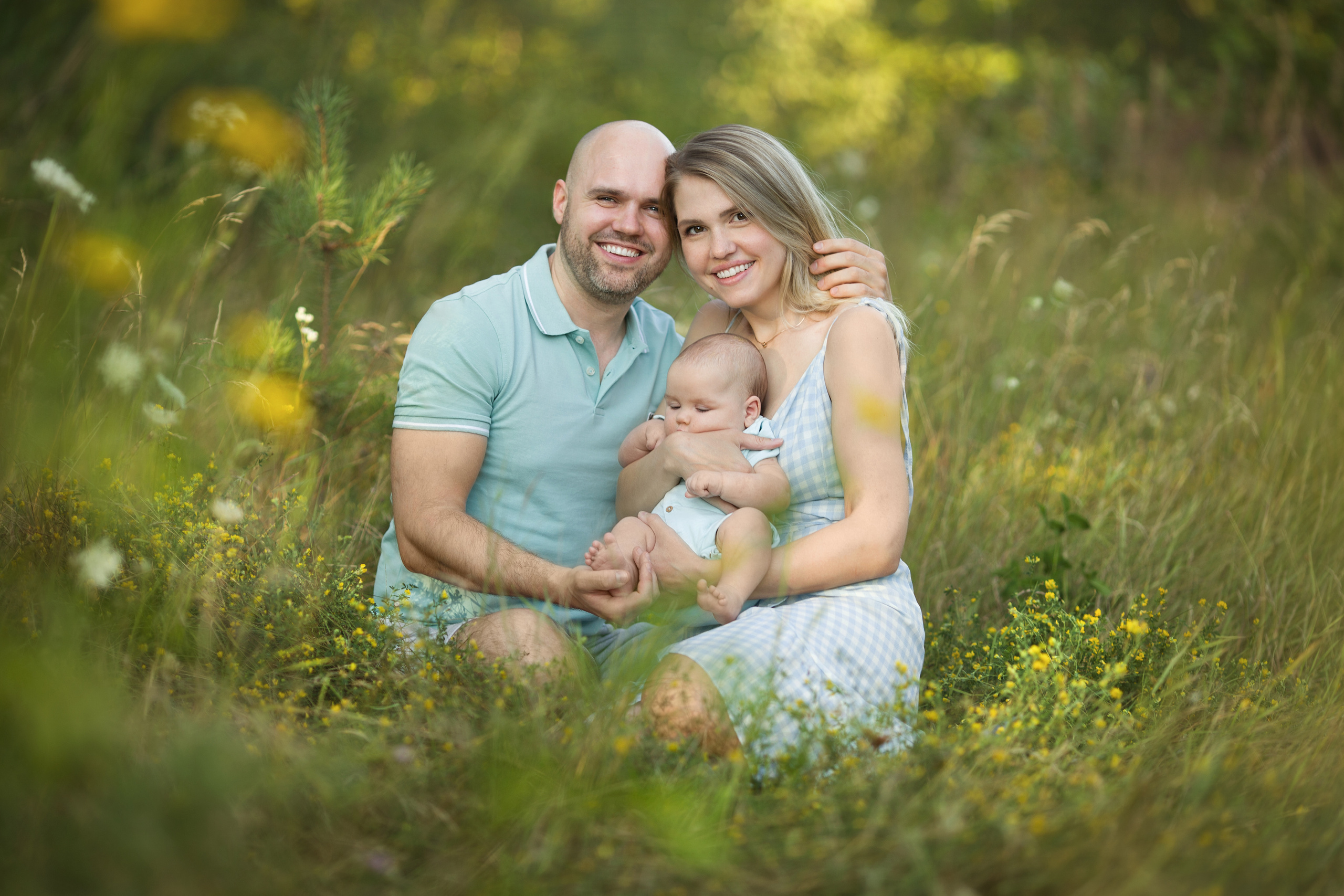 Sunset in the field. Family photographer in Vilnuis Svetlana Naumova