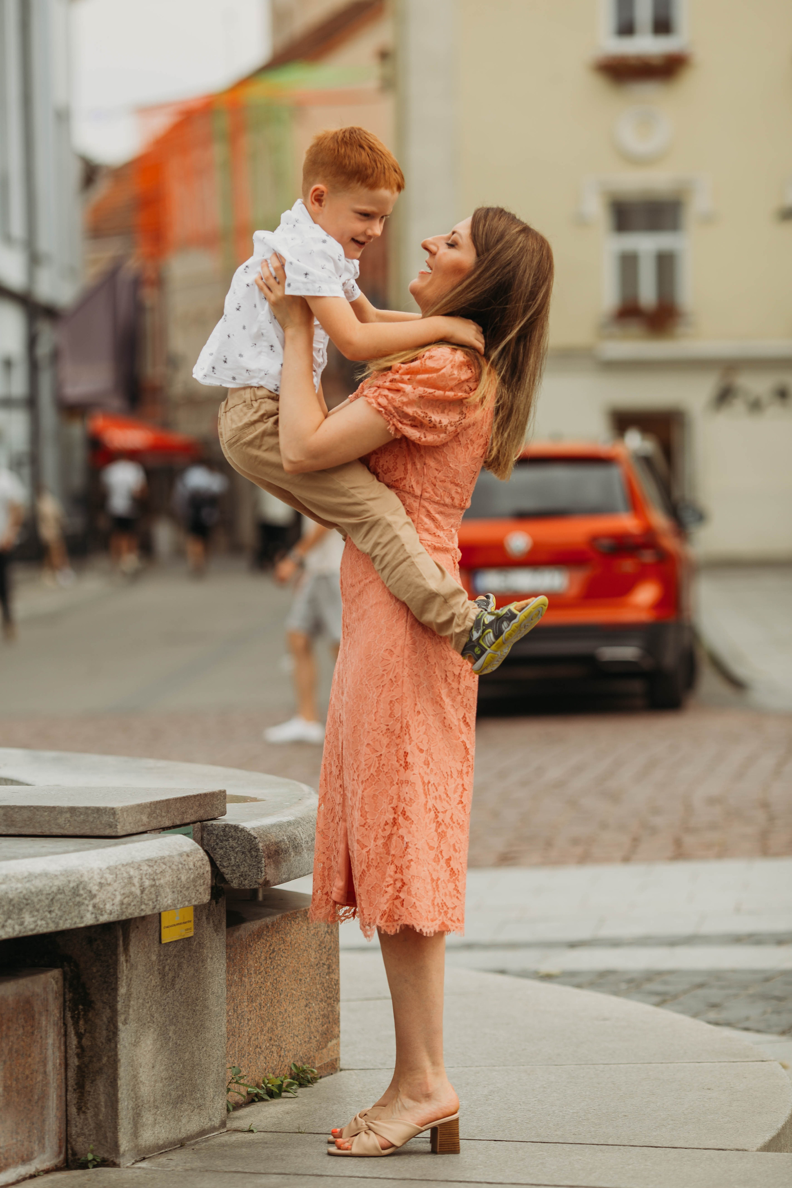 Walk in old town in Vilnius. Family photographer in Vilnuis Svetlana Naumova