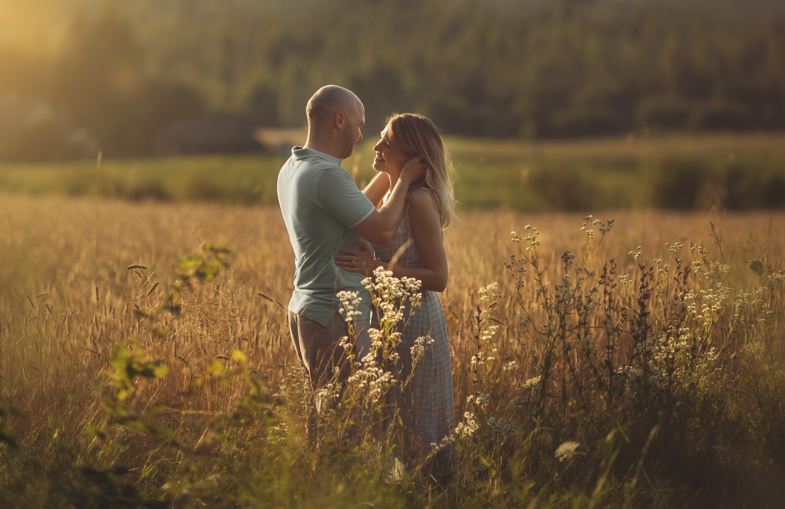 Sunset in the field. Family photographer in Vilnuis Svetlana Naumova