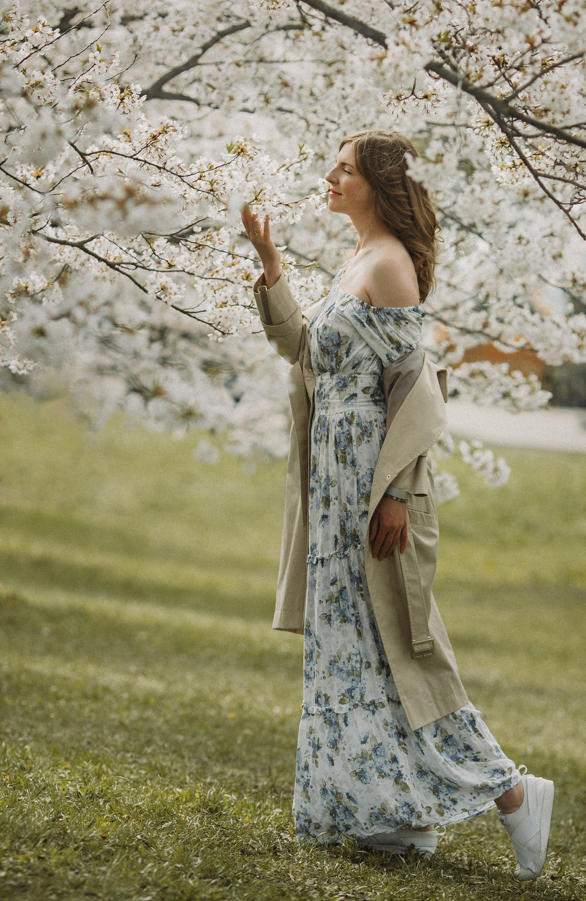 Darina in Sakura. Family photographer in Vilnuis Svetlana Naumova