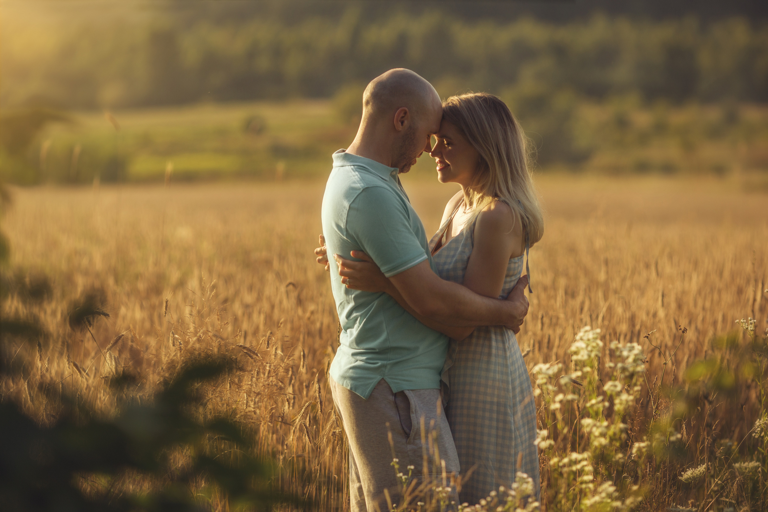Sunset in the field. Family photographer in Vilnuis Svetlana Naumova