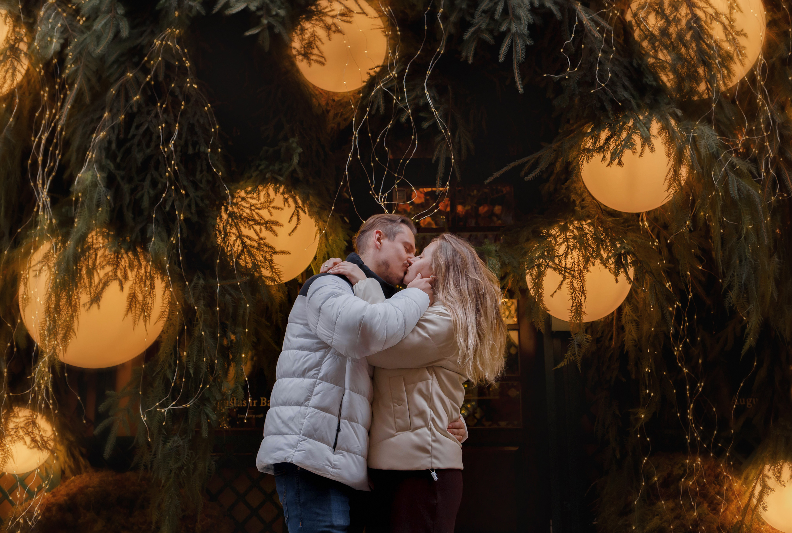 Катя и Паша. Прогулка в старом городе в Вильнюсе. Семейный и детский фотограф в Вильнюсе Светлана Наумова