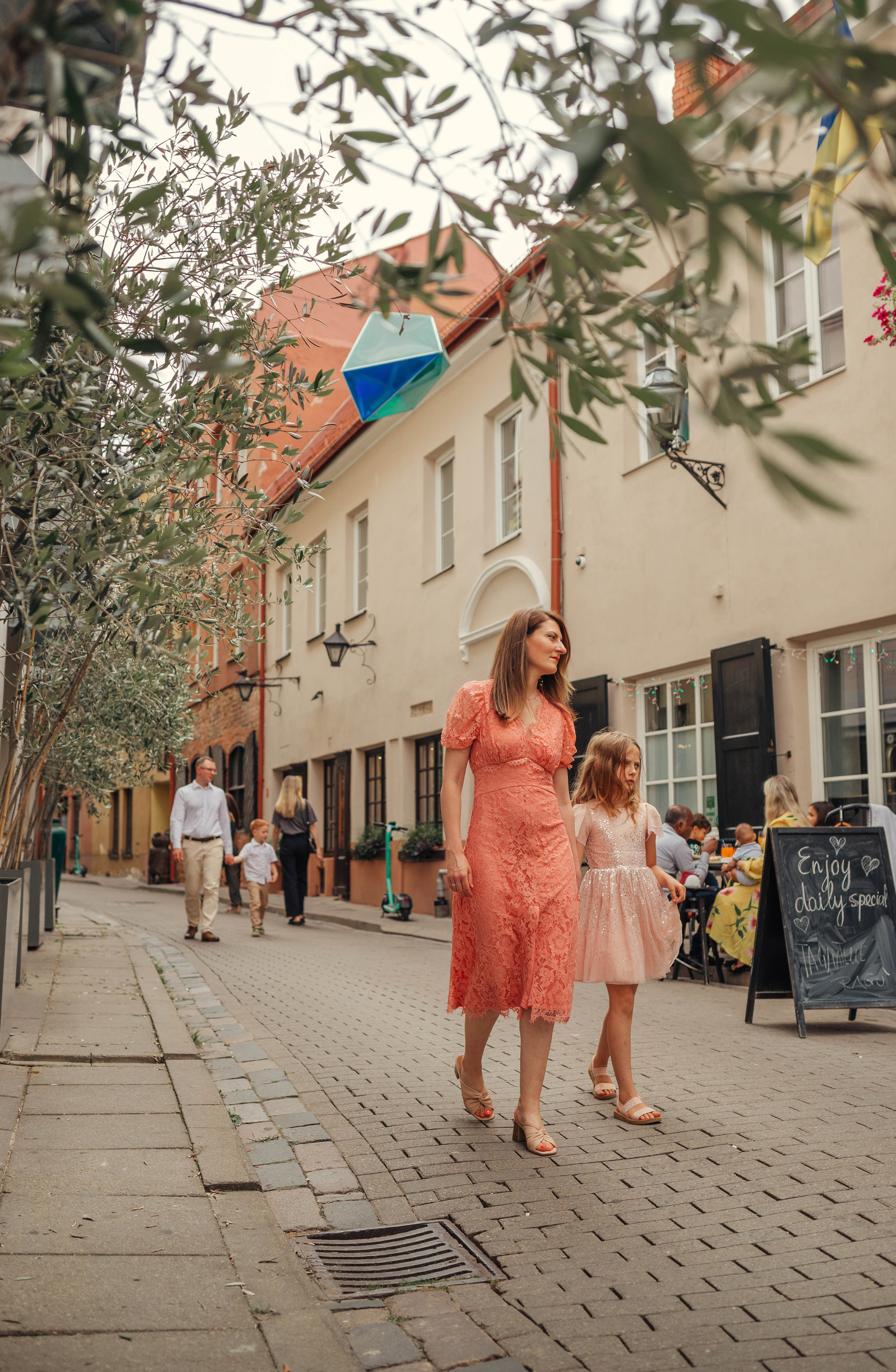 Walk in old town in Vilnius. Family photographer in Vilnuis Svetlana Naumova