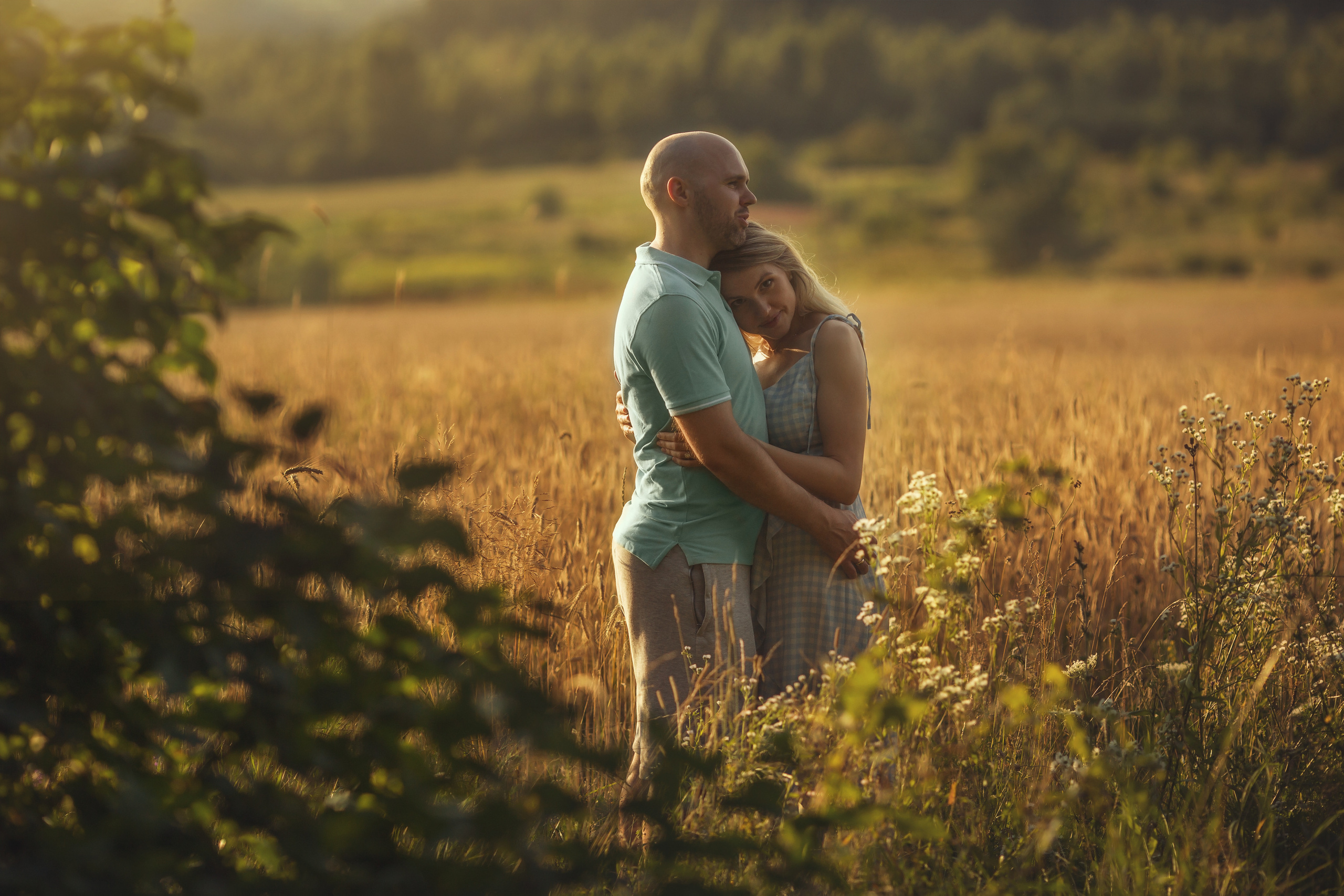 Sunset in the field. Family photographer in Vilnuis Svetlana Naumova