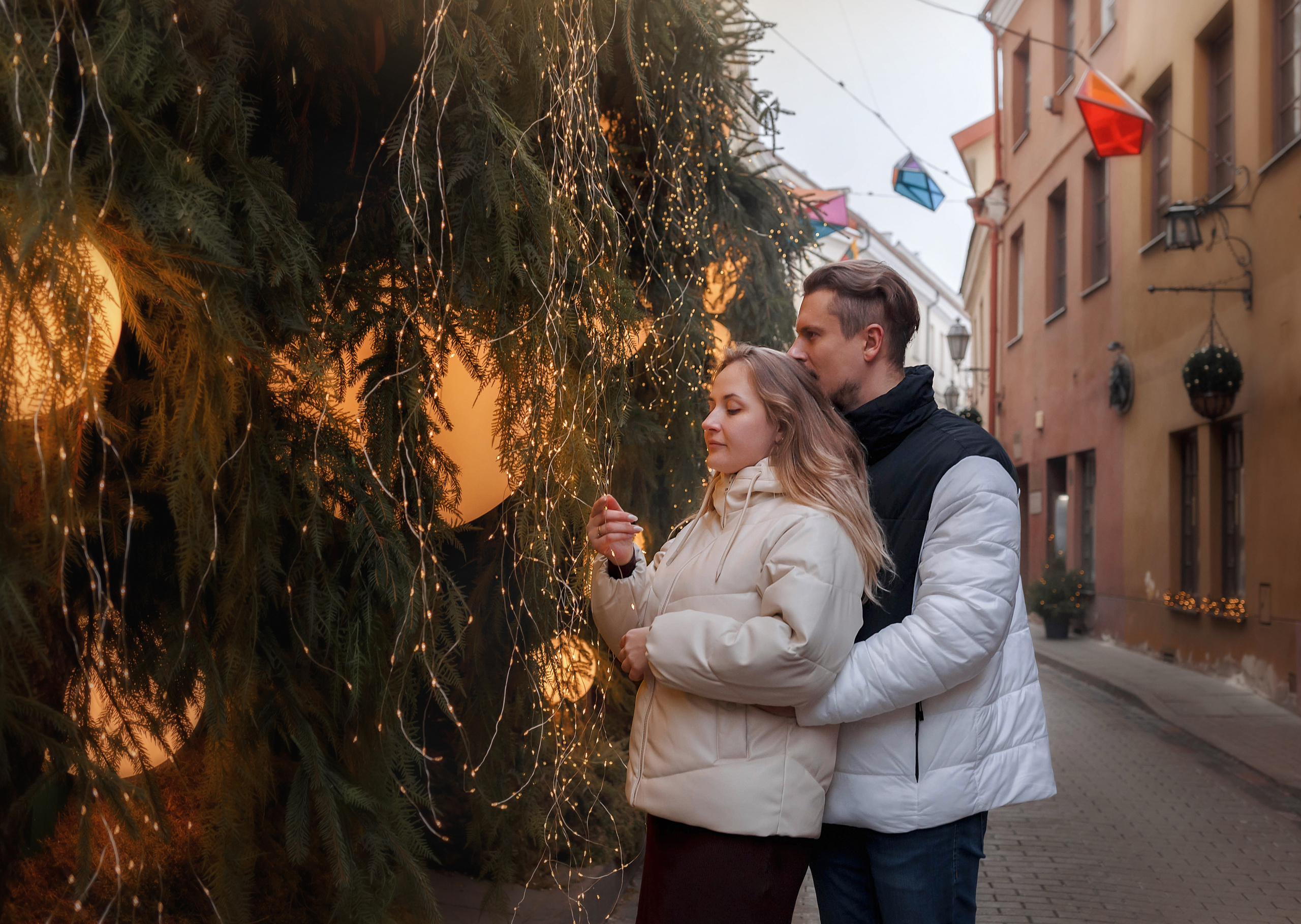 Катя и Паша. Прогулка в старом городе в Вильнюсе. Семейный и детский фотограф в Вильнюсе Светлана Наумова