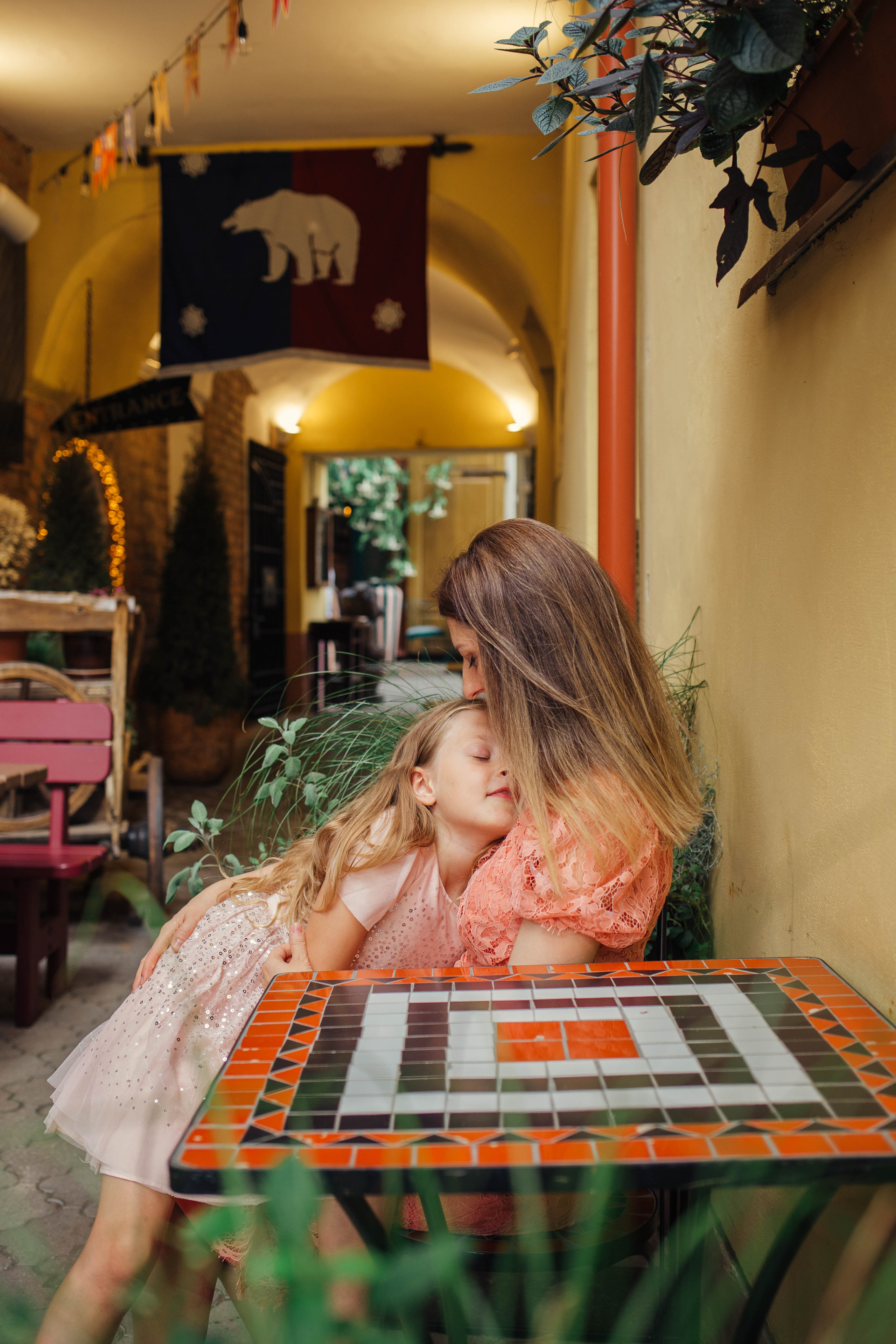 Walk in old town in Vilnius. Family photographer in Vilnuis Svetlana Naumova