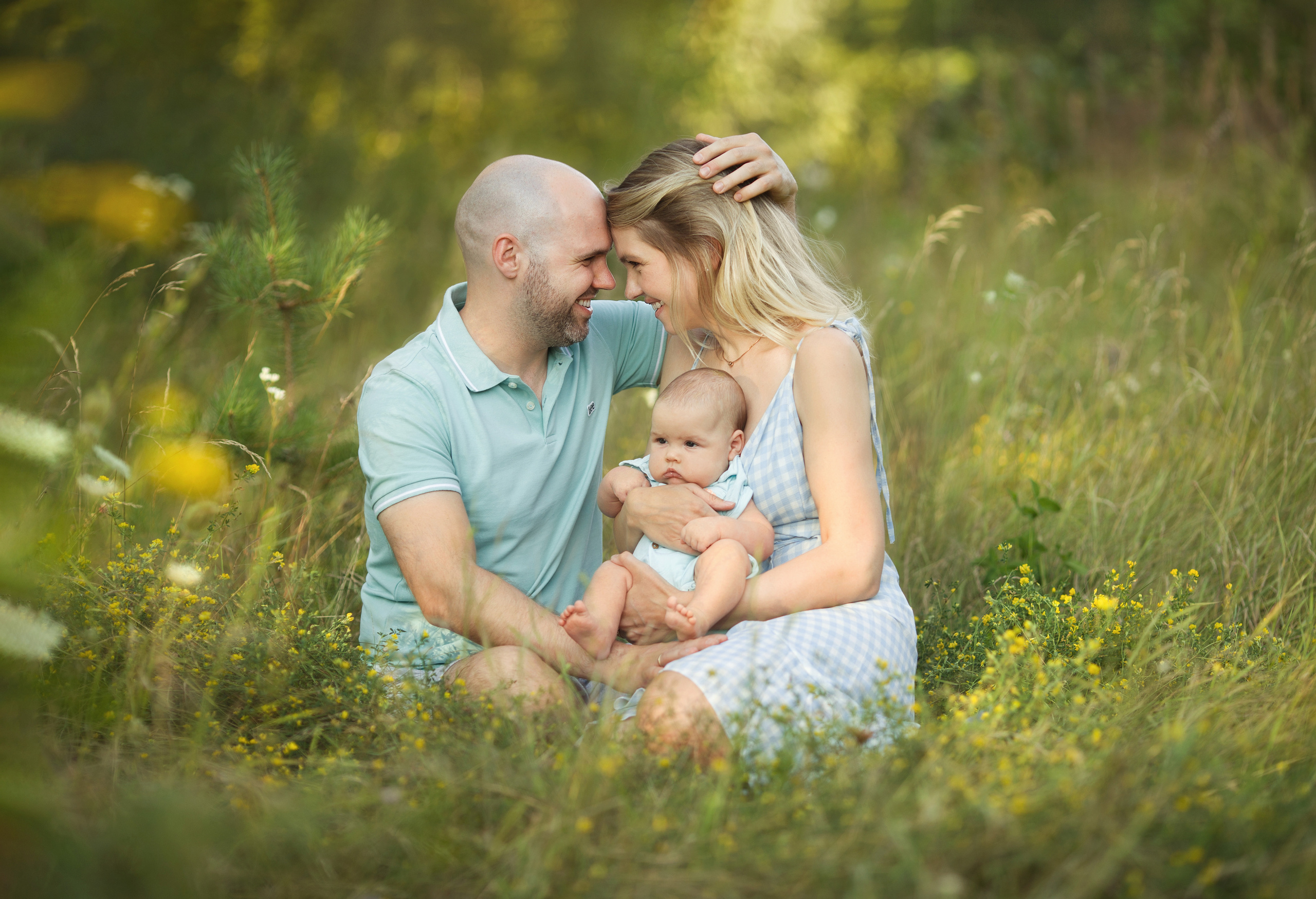 Sunset in the field. Family photographer in Vilnuis Svetlana Naumova