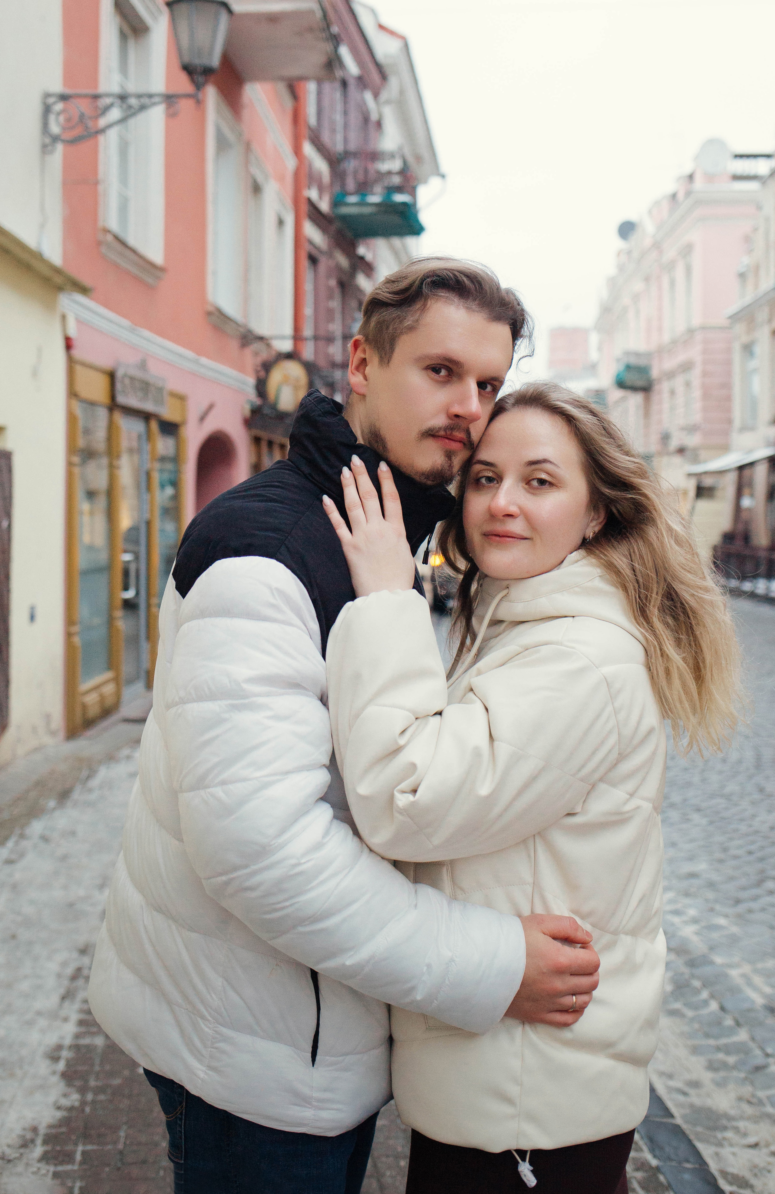 Катя и Паша. Прогулка в старом городе в Вильнюсе. Семейный и детский фотограф в Вильнюсе Светлана Наумова