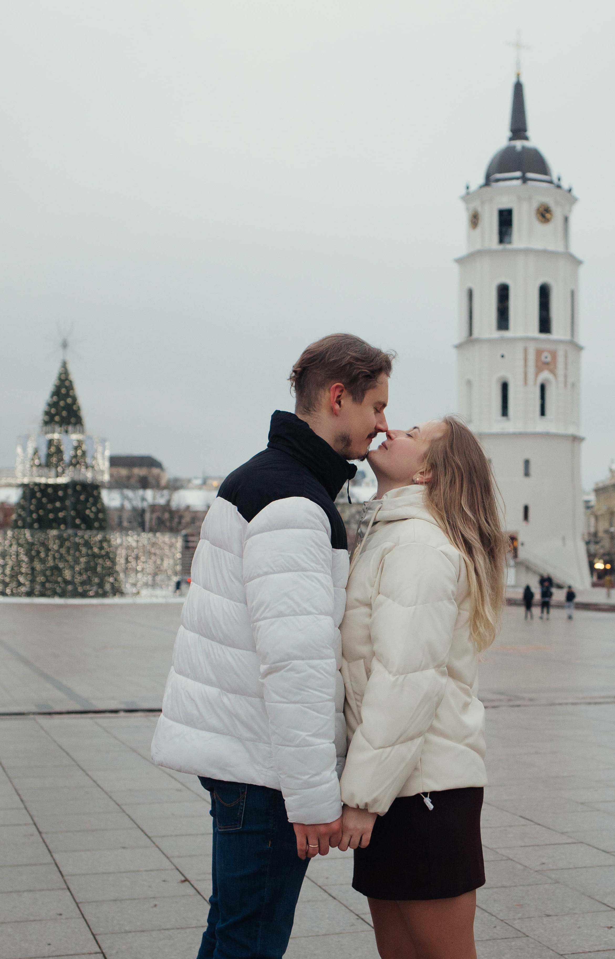 Катя и Паша. Прогулка в старом городе в Вильнюсе. Семейный и детский фотограф в Вильнюсе Светлана Наумова